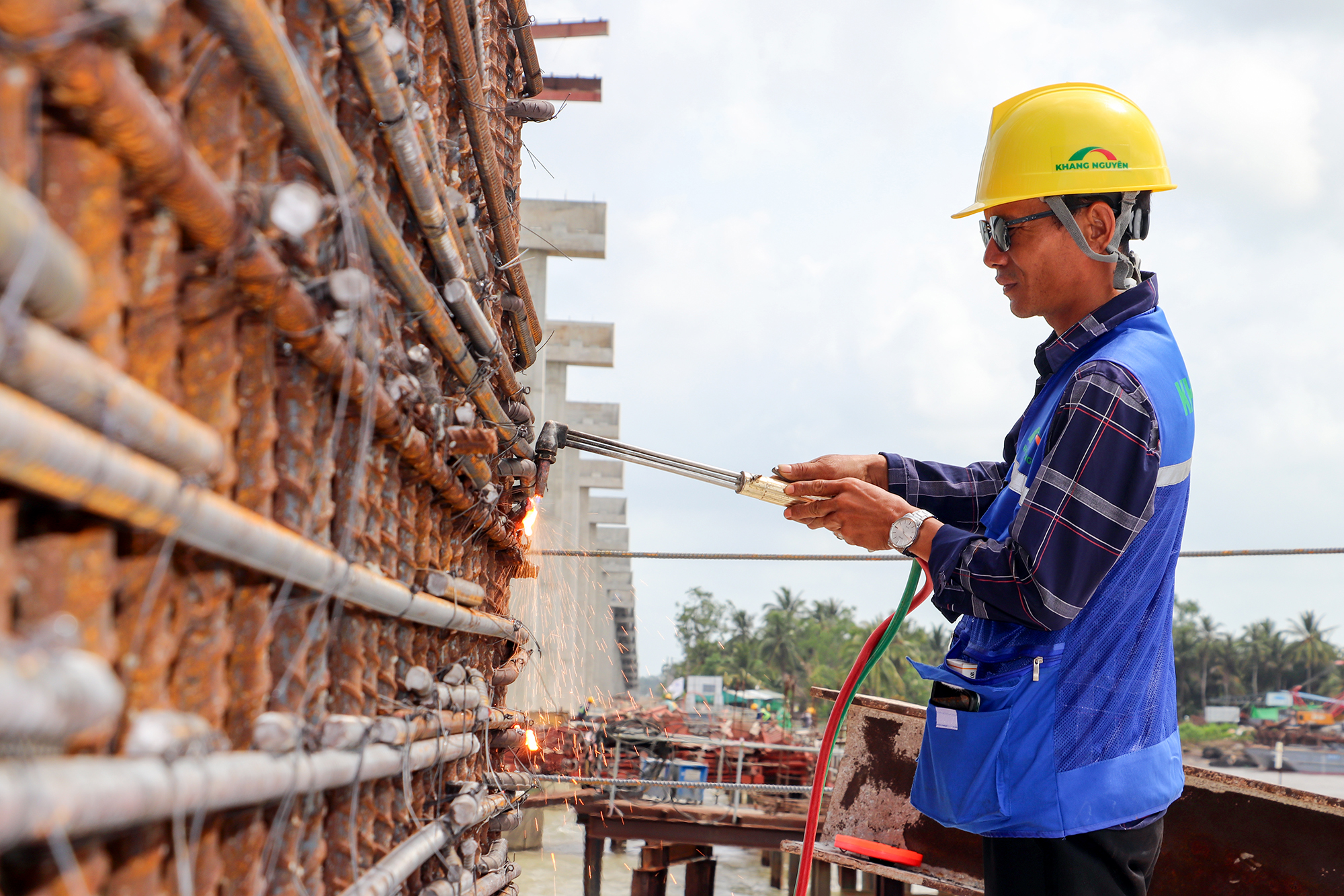 Cầu Đại Ng&atilde;i tăng tốc thi c&ocirc;ng, sớm nối liền đ&ocirc;i bờ s&ocirc;ng Hậu- Ảnh 7.