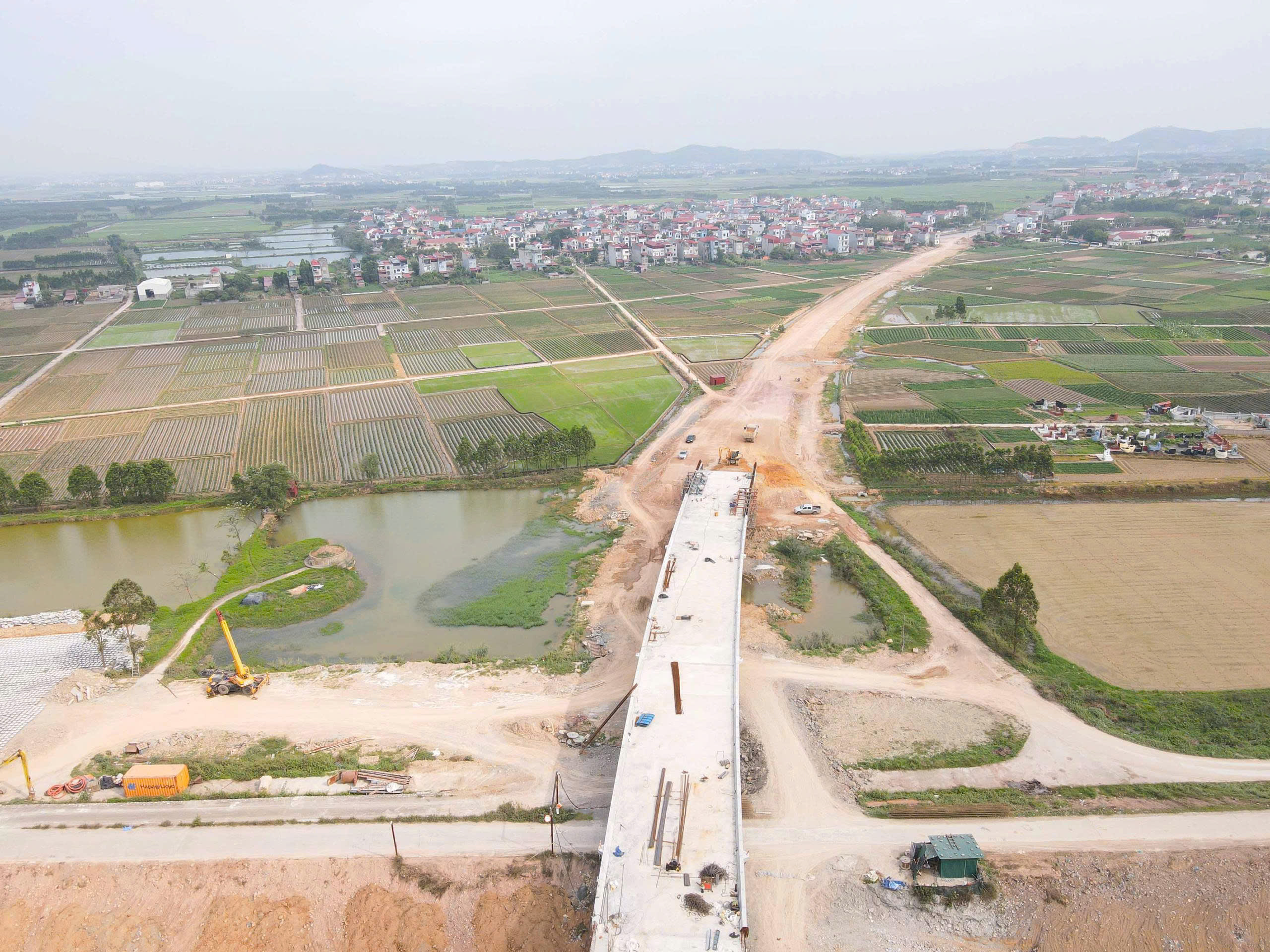 Cận cảnh cầu Cẩm L&yacute; sắp ho&agrave;n th&agrave;nh, gi&uacute;p t&aacute;ch đường bộ với đường sắt tại Bắc Ninh- Ảnh 4.