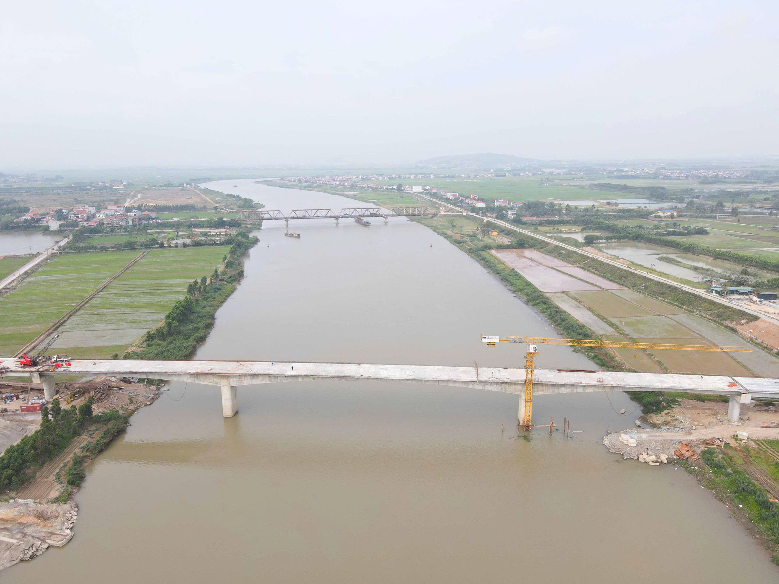 Cận cảnh cầu Cẩm L&yacute; sắp ho&agrave;n th&agrave;nh, gi&uacute;p t&aacute;ch đường bộ với đường sắt tại Bắc Ninh- Ảnh 9.