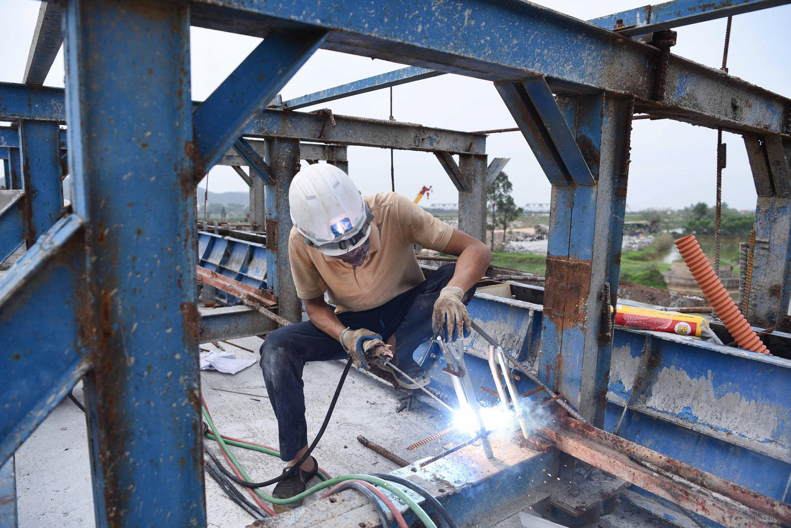 Cận cảnh cầu Cẩm L&yacute; sắp ho&agrave;n th&agrave;nh, gi&uacute;p t&aacute;ch đường bộ với đường sắt tại Bắc Ninh- Ảnh 12.