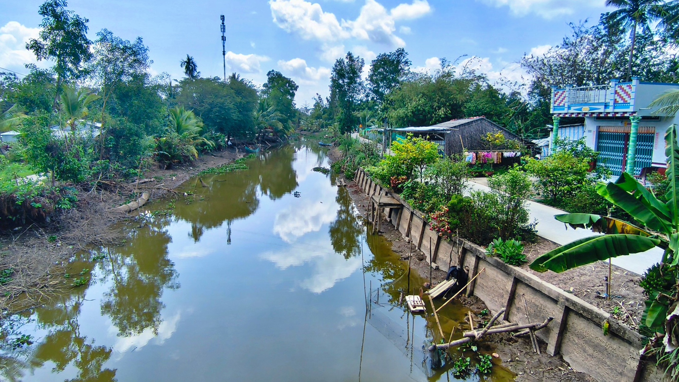 Cà Mau: 13 điểm sạt lở đất, nguy cơ chia cắt đường giao thông- Ảnh 1. Cà Mau: 13 điểm sạt lở đất, nguy cơ chia cắt đường giao thông- Ảnh 1.