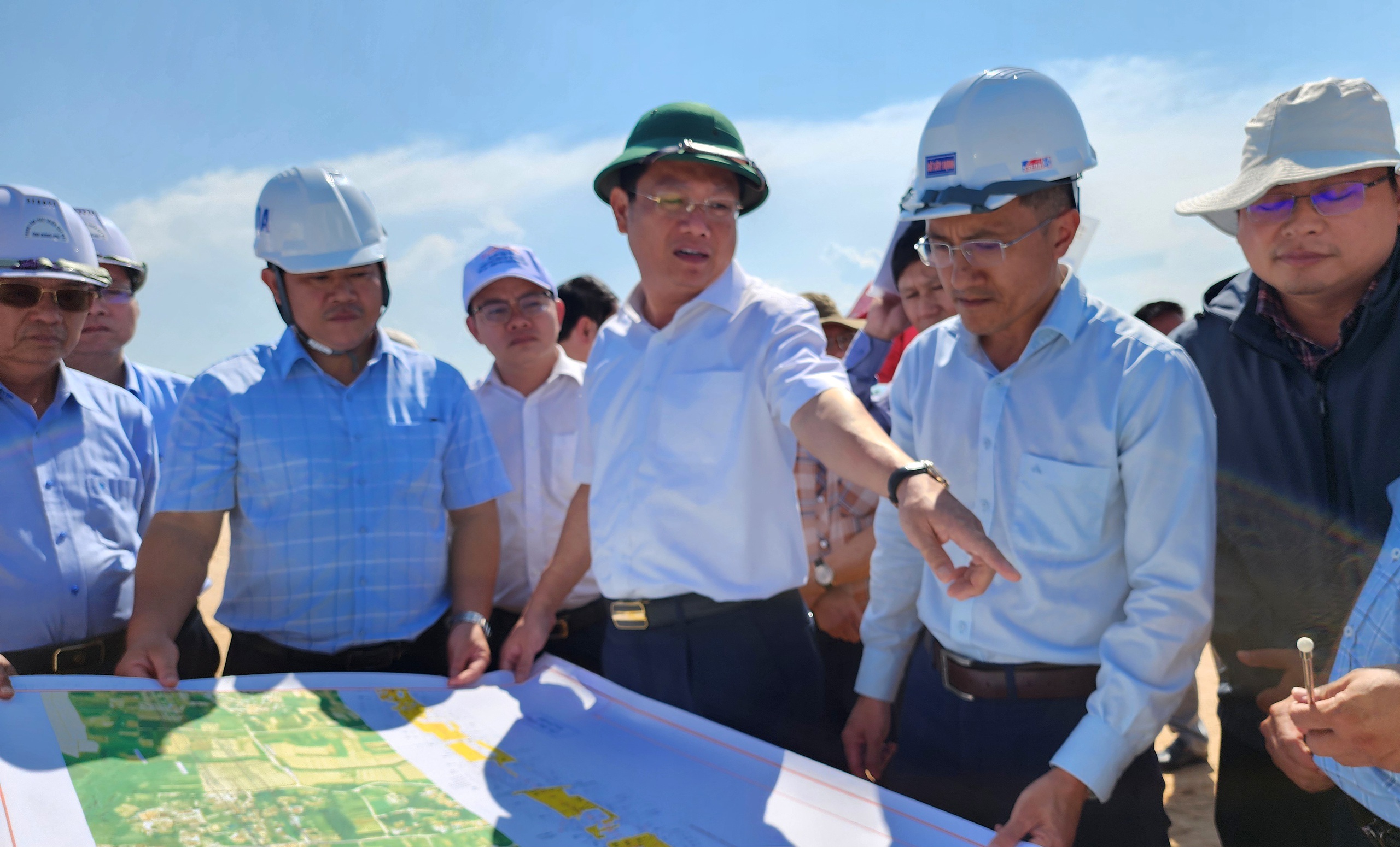 Quảng Ng&atilde;i: Mặt bằng x&ocirc;i đỗ, dự &aacute;n đường 3.500 tỷ triển khai &igrave; ạch- Ảnh 3.