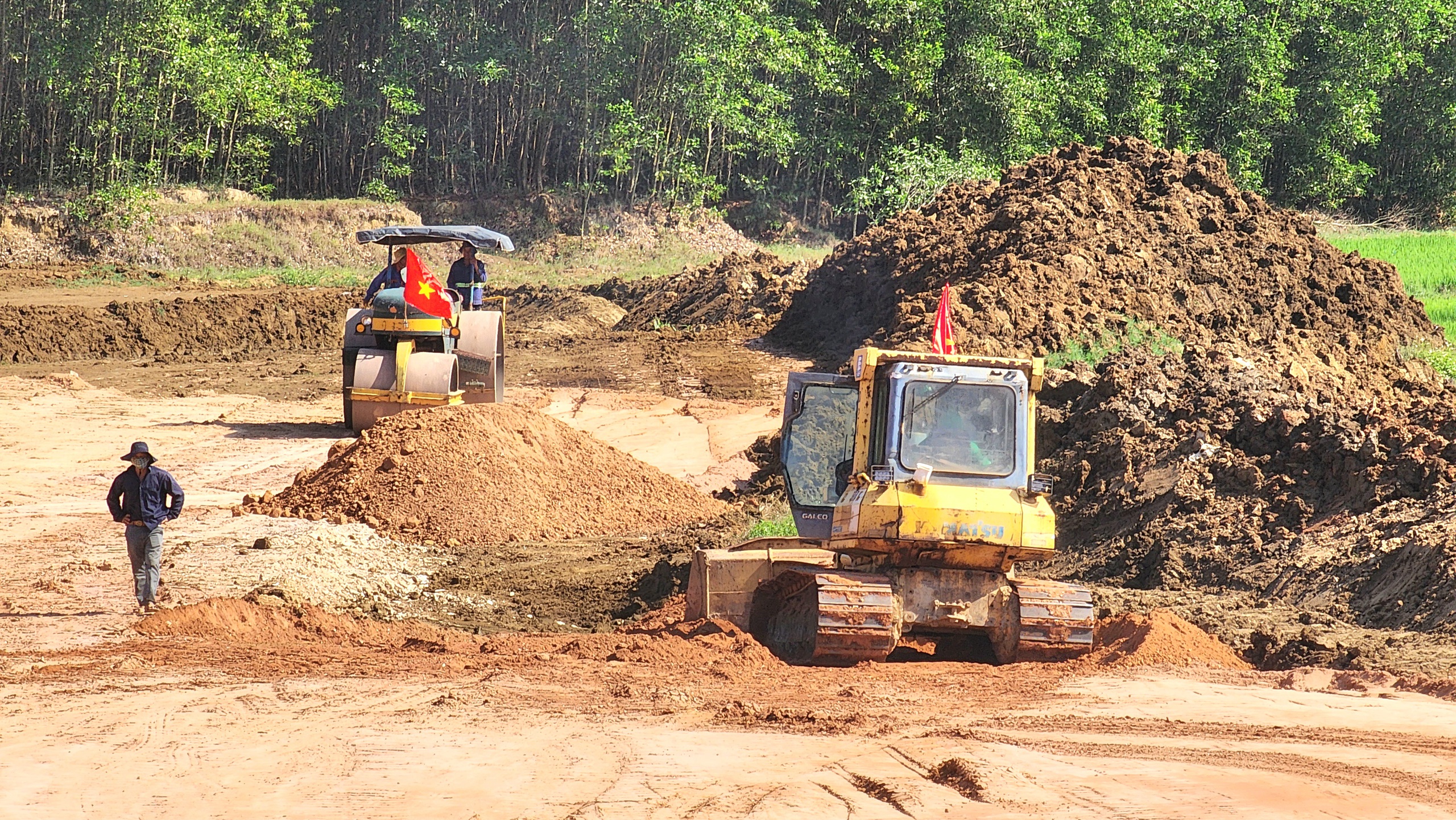 Quảng Ng&atilde;i: Mặt bằng x&ocirc;i đỗ, dự &aacute;n đường 3.500 tỷ triển khai &igrave; ạch- Ảnh 2.