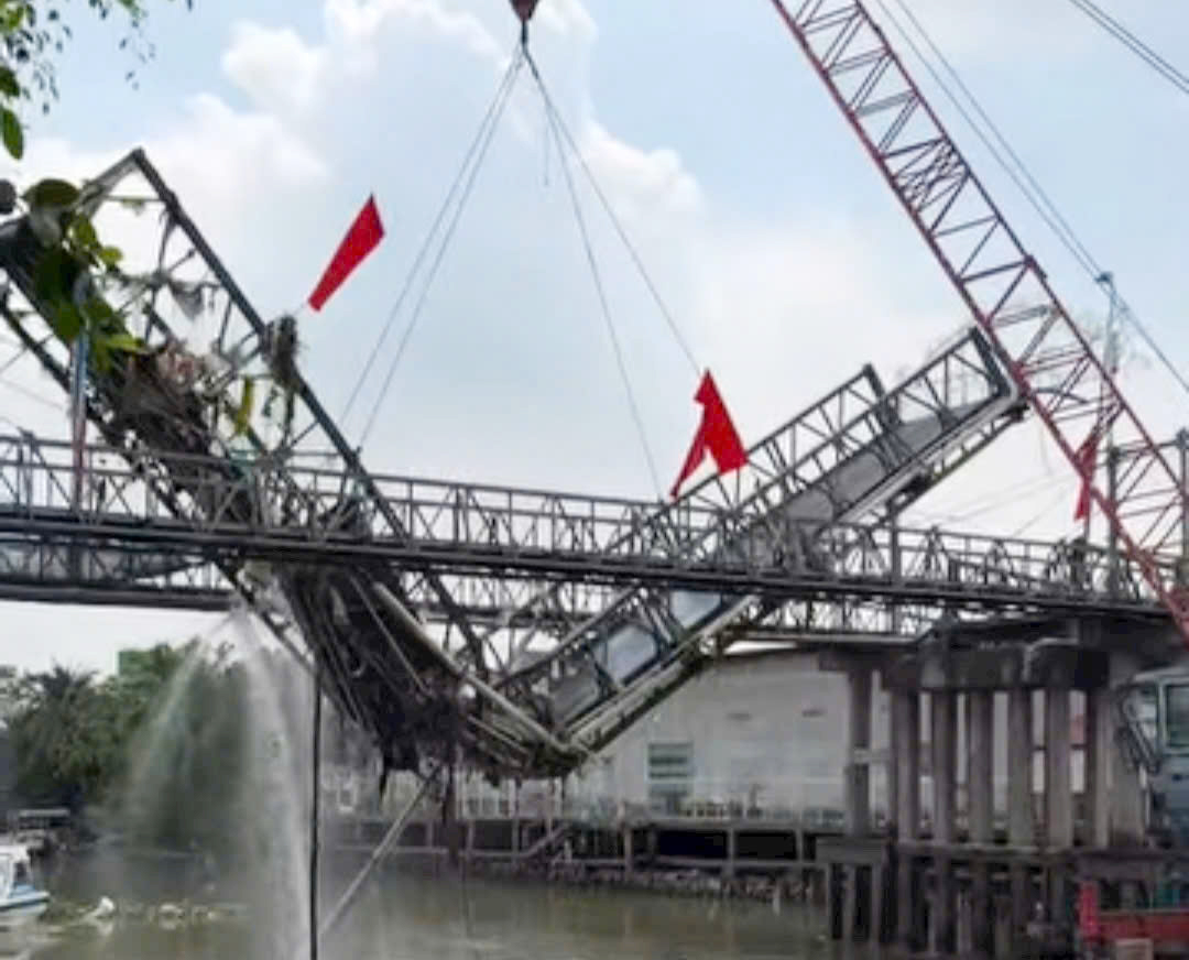 Xe qu&aacute; tải l&agrave;m sập cầu 30 Th&aacute;ng 4 ở Cần Thơ: Xử l&yacute; t&agrave;i xế v&agrave; doanh nghiệp vi phạm- Ảnh 1.