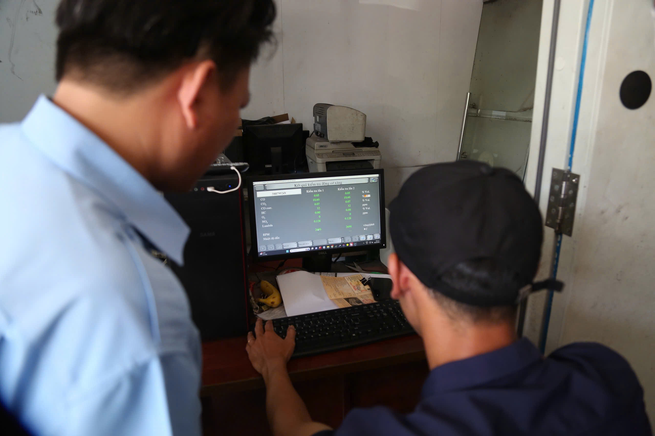 TP.HCM: Ng&agrave;y đầu cấp đăng kiểm điện tử, hệ thống qu&aacute; tải, hồ sơ xử l&yacute; chậm- Ảnh 2.