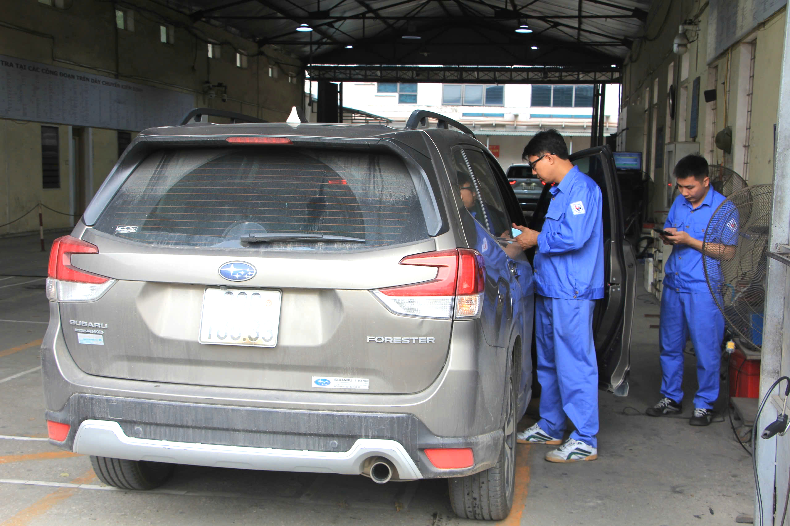 Ng&agrave;y đầu kiểm định kh&iacute; thải theo quy tr&igrave;nh mới: Chủ xe phấn khởi, nhiều xe đạt chuẩn cao- Ảnh 9.