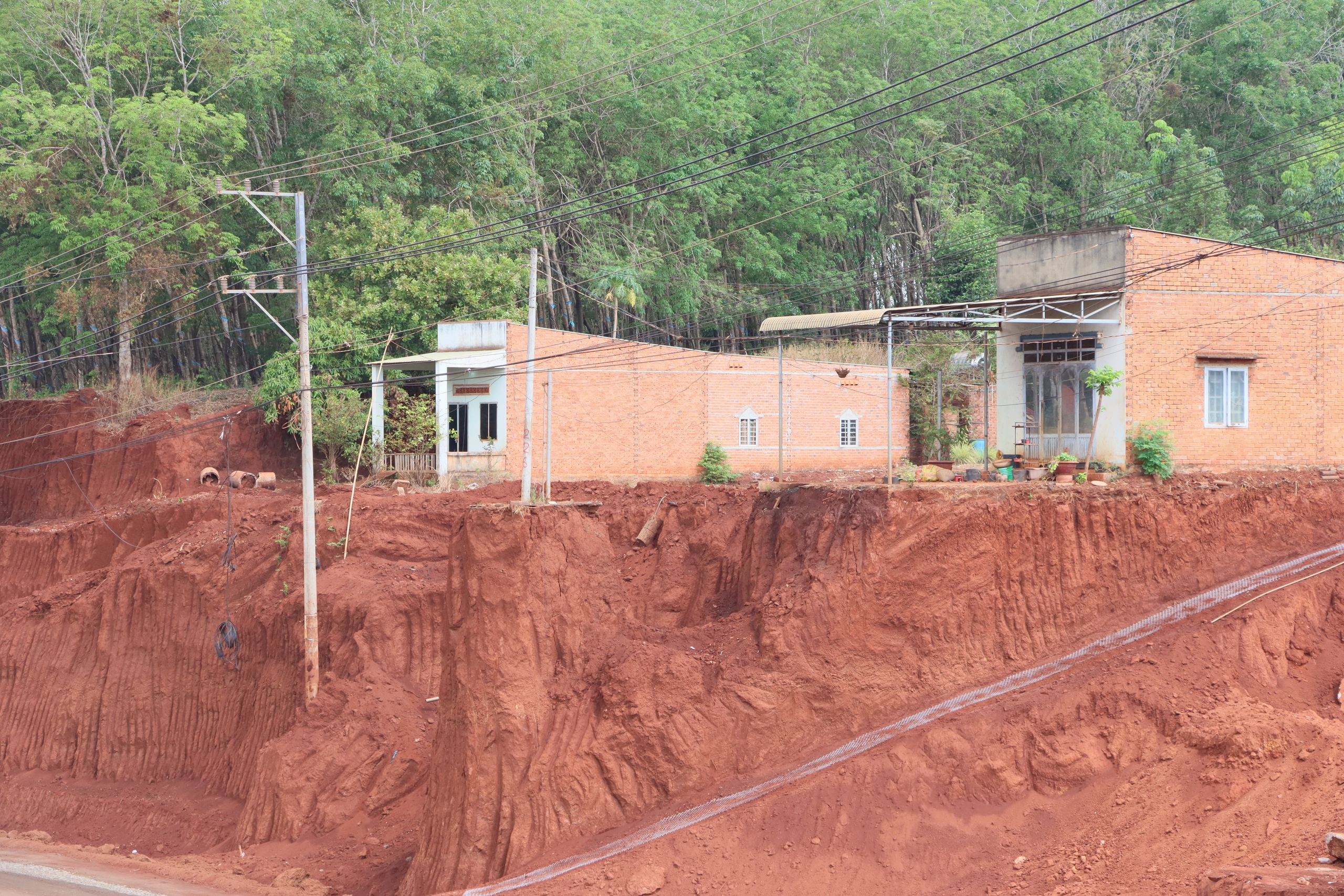 Đồng Nai: Kiểm tra việc hạ cốt nền đường ĐT753 qua xã Tân Lợi- Ảnh 2. Đồng Nai: Kiểm tra việc hạ cốt nền đường ĐT753 qua xã Tân Lợi- Ảnh 2.