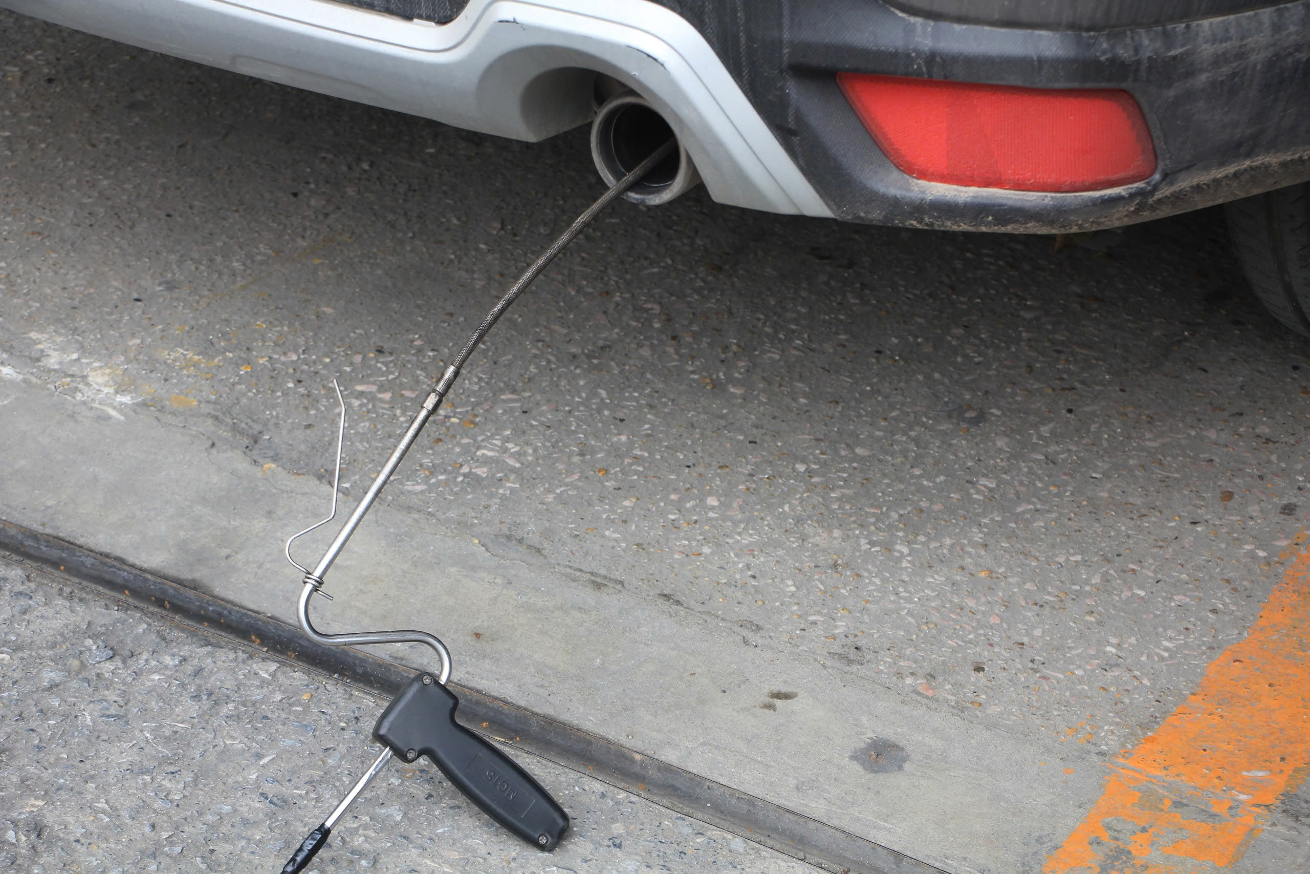 Ng&agrave;y đầu kiểm định kh&iacute; thải theo quy tr&igrave;nh mới: Chủ xe phấn khởi, nhiều xe đạt chuẩn cao- Ảnh 7.