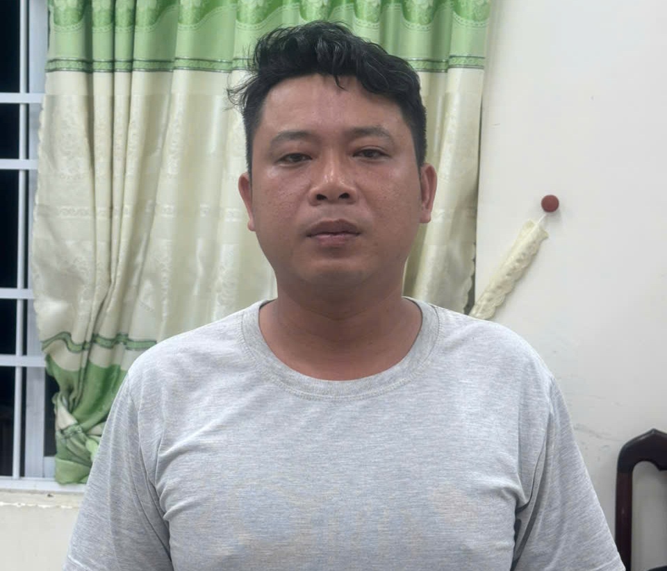 TP.HCM: Bắt khẩn cấp người kẹp cổ, đánh tài xế taxi- Ảnh 1. TP.HCM: Bắt khẩn cấp người kẹp cổ, đánh tài xế taxi- Ảnh 1.