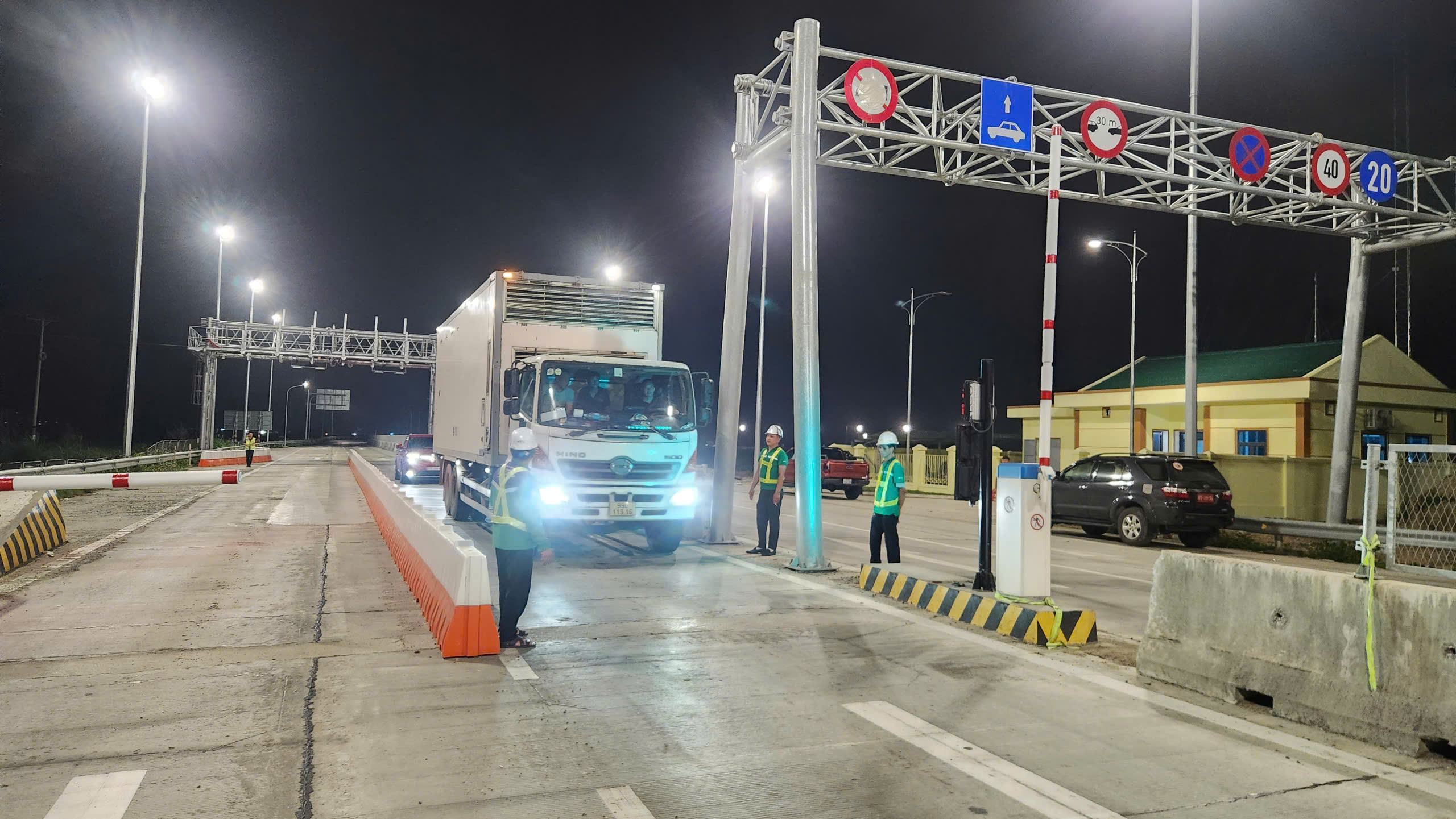 Thu ph&iacute; cao tốc từ Ninh B&igrave;nh v&agrave;o Nghệ An: Mức ph&iacute; hợp l&yacute;, lượng xe kh&ocirc;ng giảm- Ảnh 7.