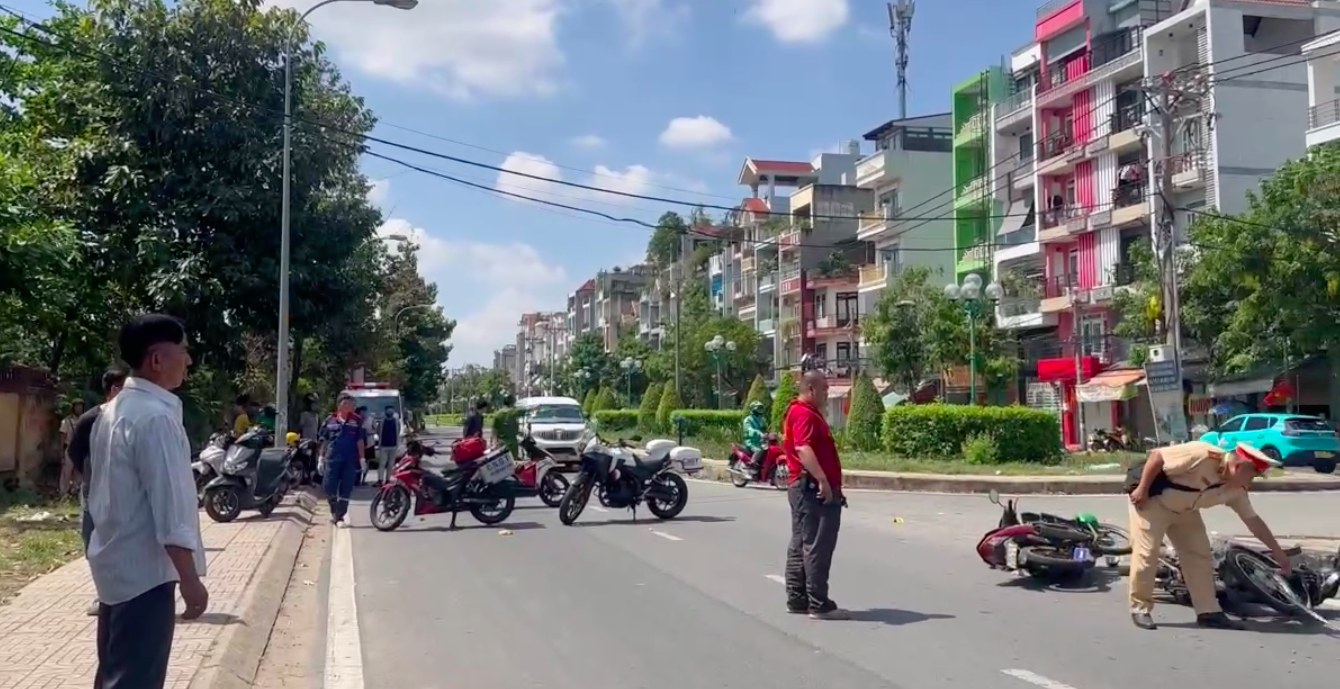 TP.HCM: Ba người thương vong sau va chạm giữa hai xe máy- Ảnh 1. TP.HCM: Ba người thương vong sau va chạm giữa hai xe máy- Ảnh 1.
