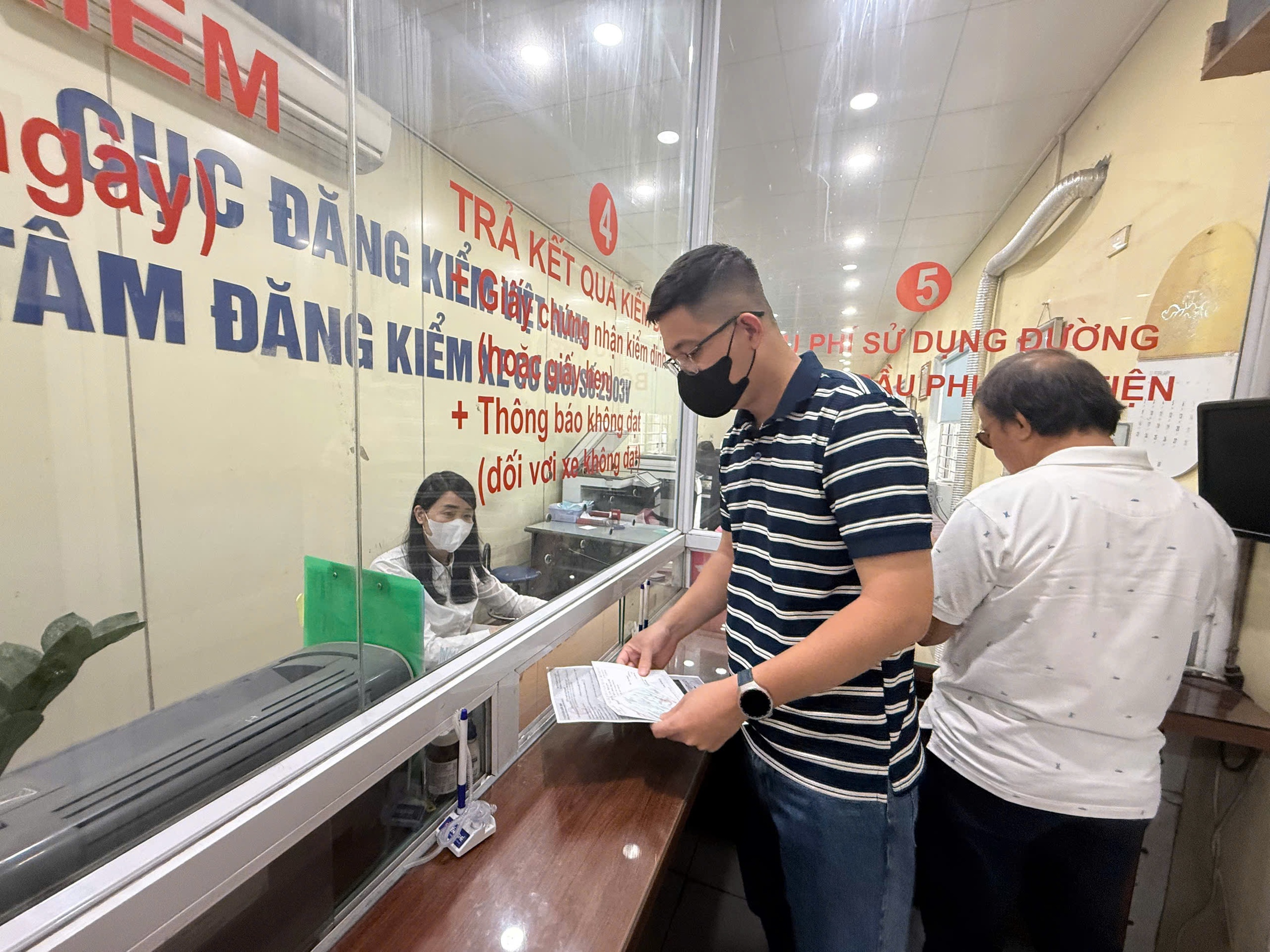 Khẩn trương khắc phục lỗi, đẩy nhanh cấp giấy chứng nhận kiểm định điện tử cho người d&acirc;n- Ảnh 2.