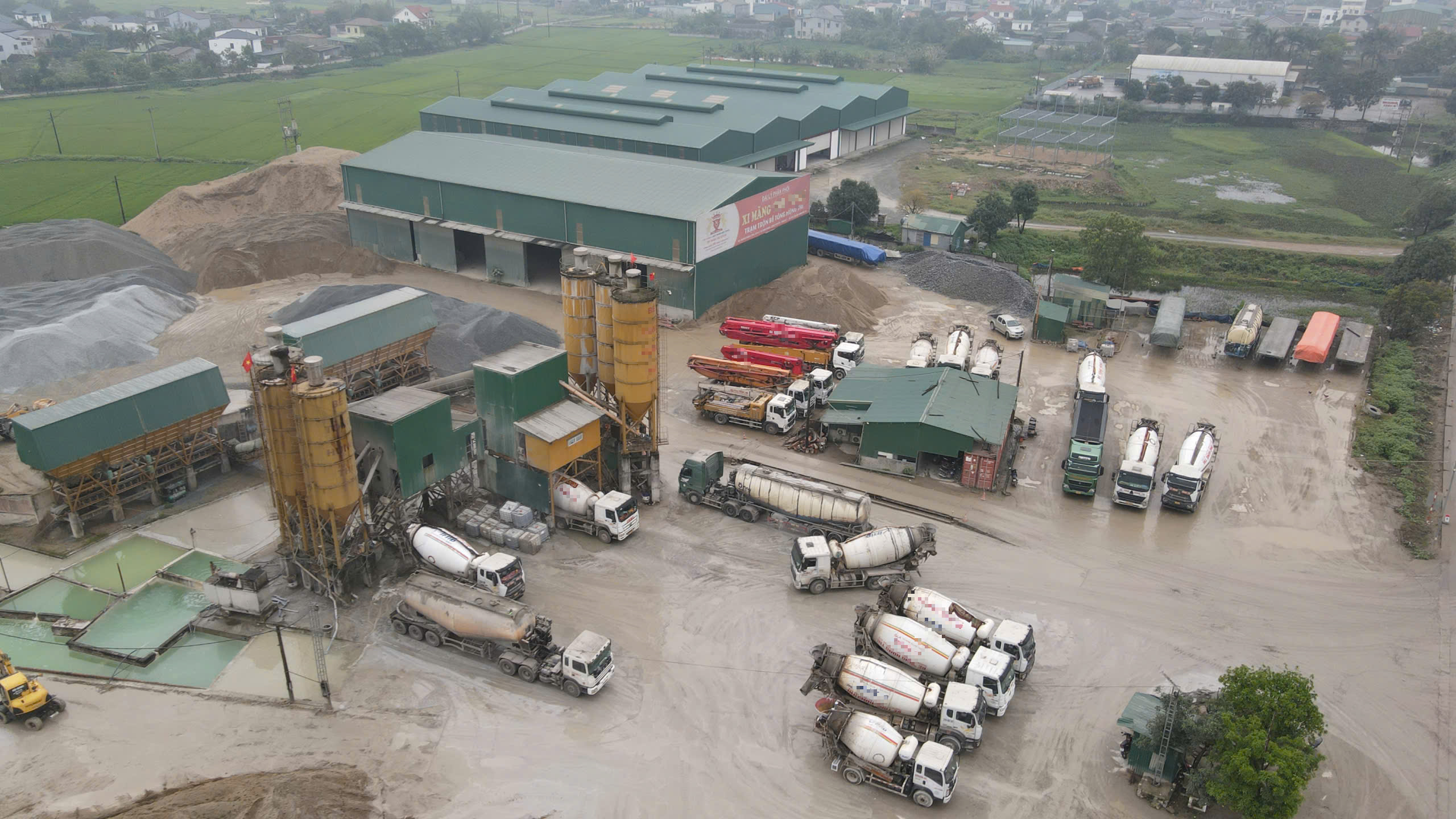 Lo lượng kh&aacute;ch giảm, nhiều doanh nghiệp vận tải Nghệ An giữ gi&aacute; v&eacute;- Ảnh 2.