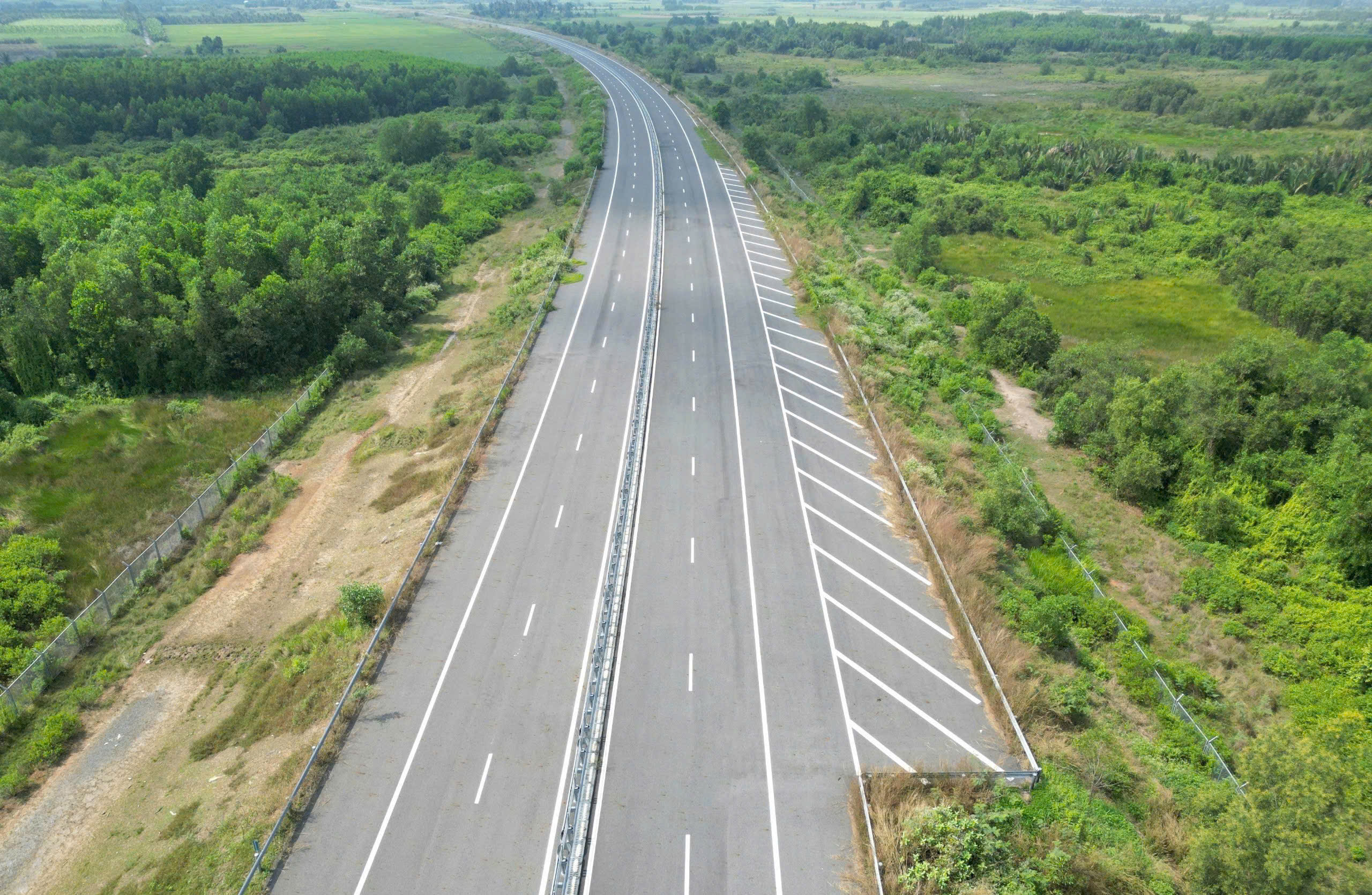 Bộ X&acirc;y dựng ấn định thời gian ho&agrave;n th&agrave;nh loạt dự &aacute;n kết nối s&acirc;n bay Long Th&agrave;nh- Ảnh 1.