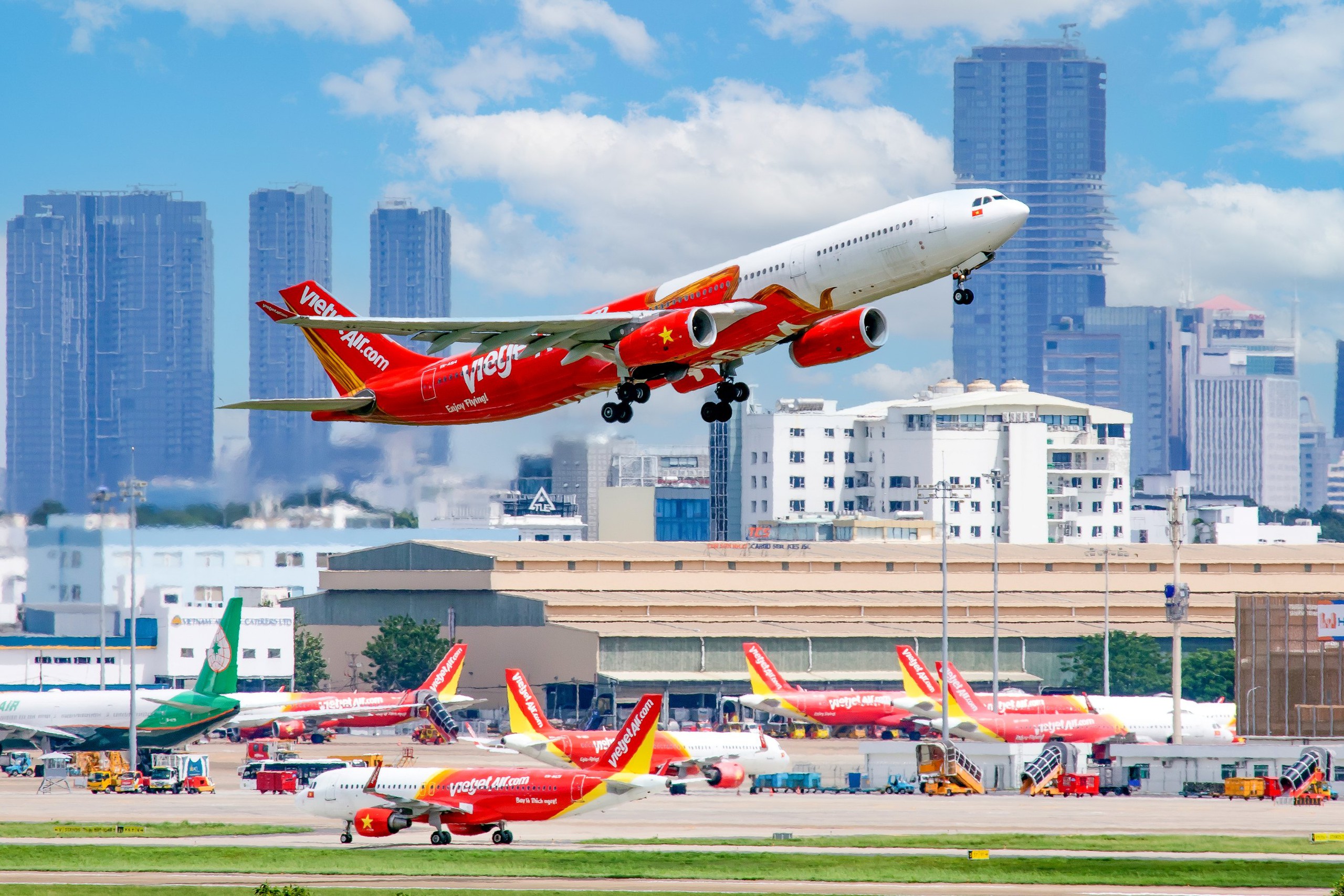 Vietjet tiếp tục dẫn đầu h&agrave;ng kh&ocirc;ng chi ph&iacute; tốt nhất to&agrave;n cầu với 2 giải thưởng quốc tế- Ảnh 1.