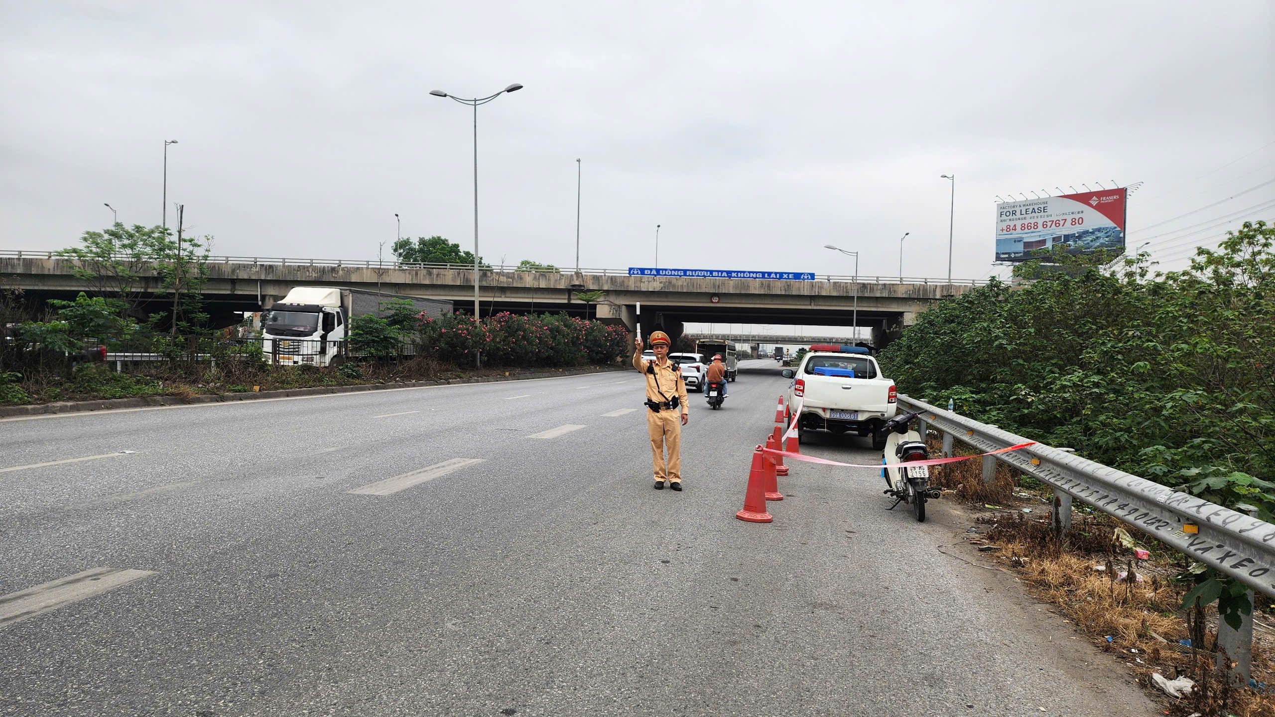 Xử lý nghiêm xe máy đi ngược chiều trên quốc lộ 18 sau phản ánh của Báo Xây dựng- Ảnh 4. Xử lý nghiêm xe máy đi ngược chiều trên quốc lộ 18 sau phản ánh của Báo Xây dựng- Ảnh 4.