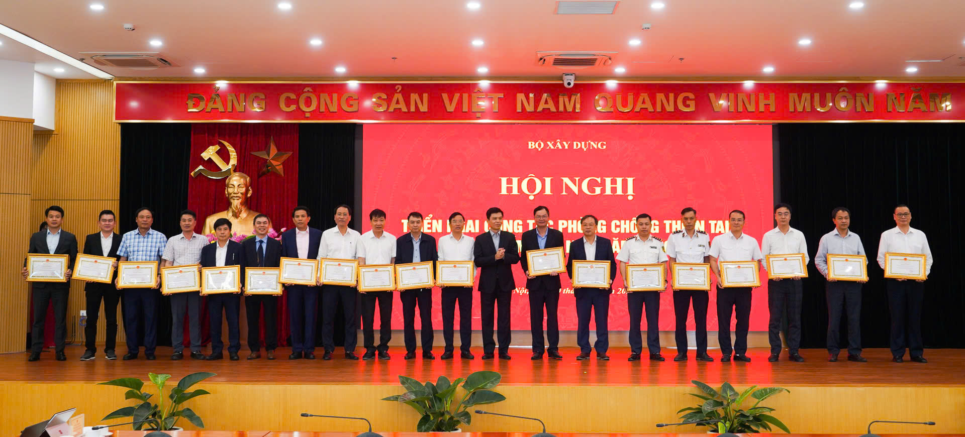 Thứ trưởng L&ecirc; Anh Tuấn: Siết ph&ograve;ng thủ thi&ecirc;n tai từ sớm, giữ vững mạch m&aacute;u giao th&ocirc;ng- Ảnh 2.