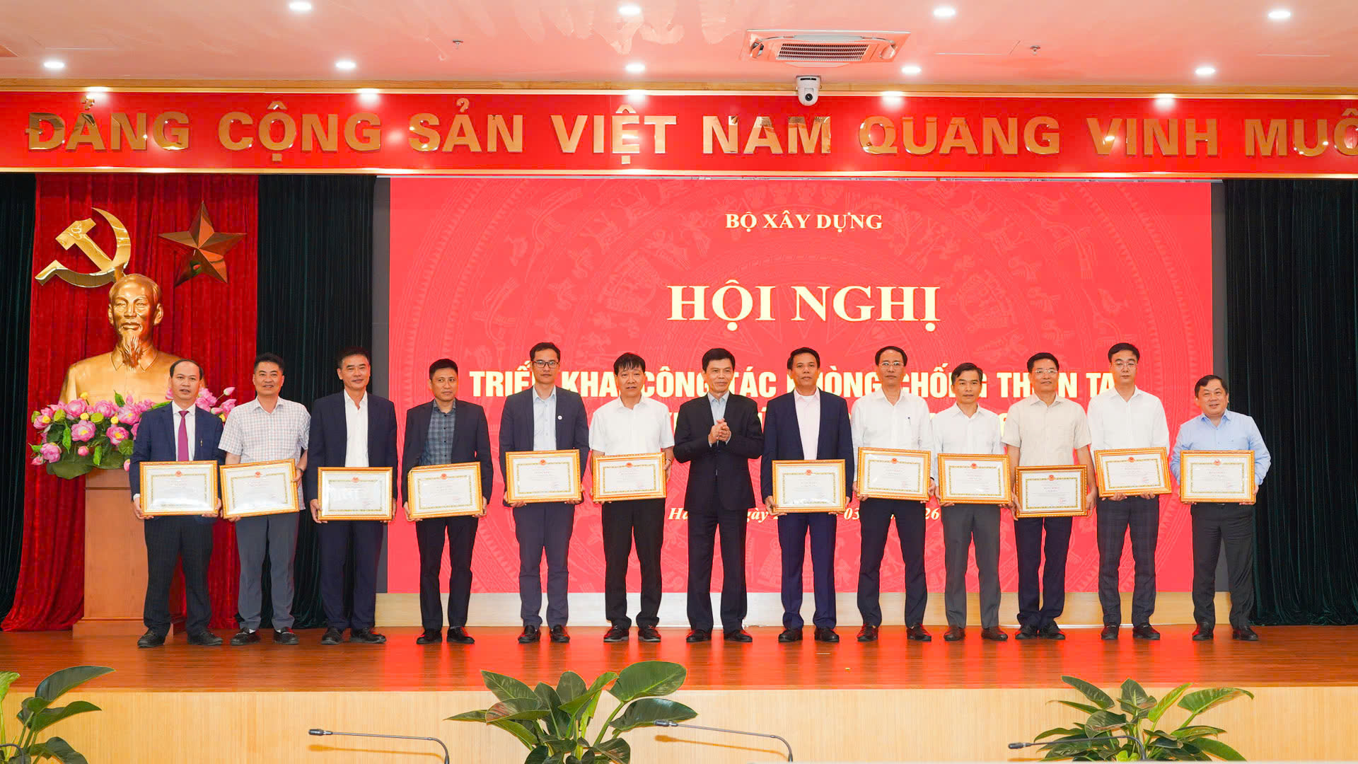 Thứ trưởng L&ecirc; Anh Tuấn: Siết ph&ograve;ng thủ thi&ecirc;n tai từ sớm, giữ vững mạch m&aacute;u giao th&ocirc;ng- Ảnh 3.