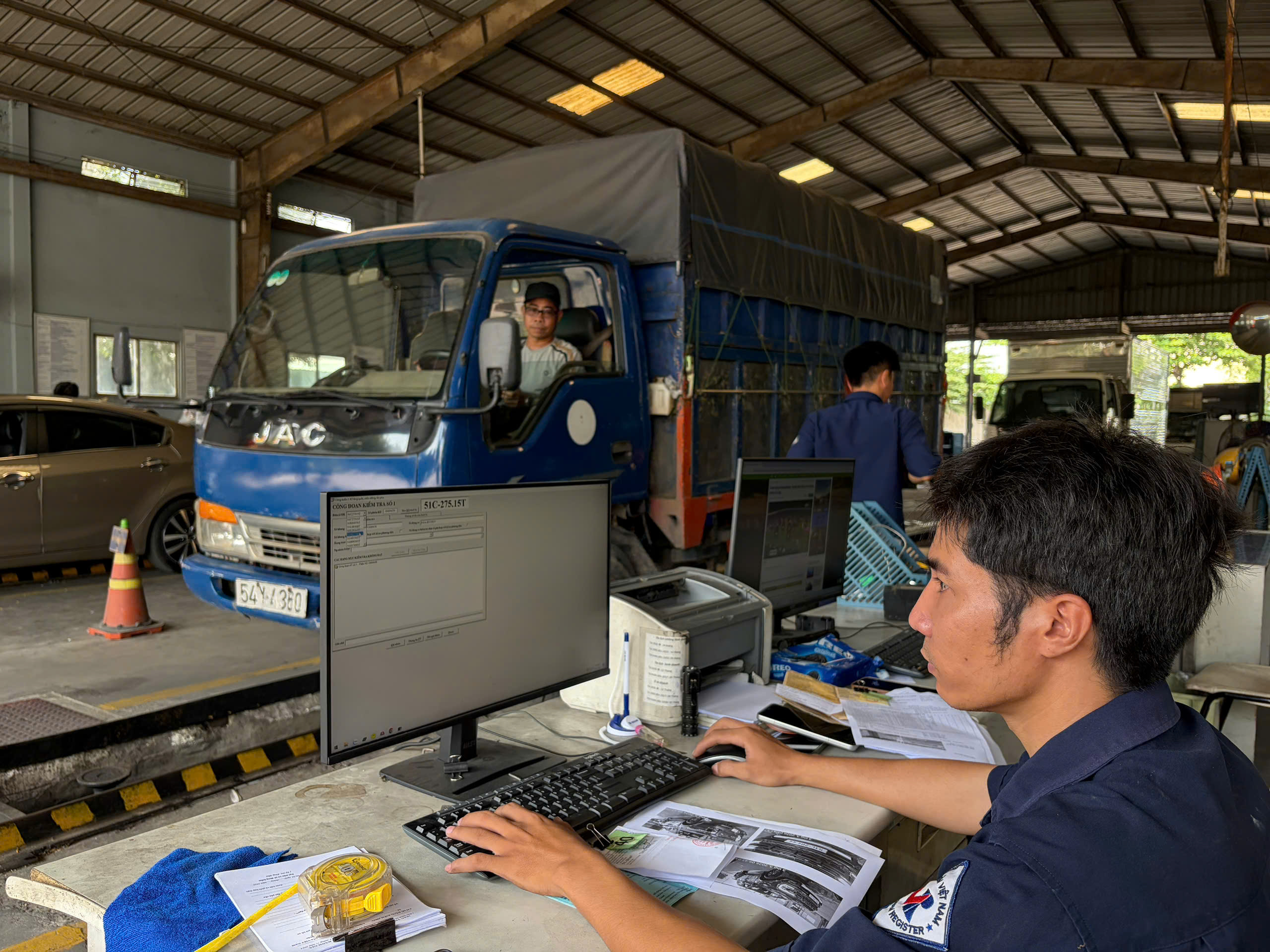 Đăng kiểm tại TP.HCM hoạt động ra sao sau ng&agrave;y đầu cấp đăng kiểm điện tử trục trặc?- Ảnh 3.