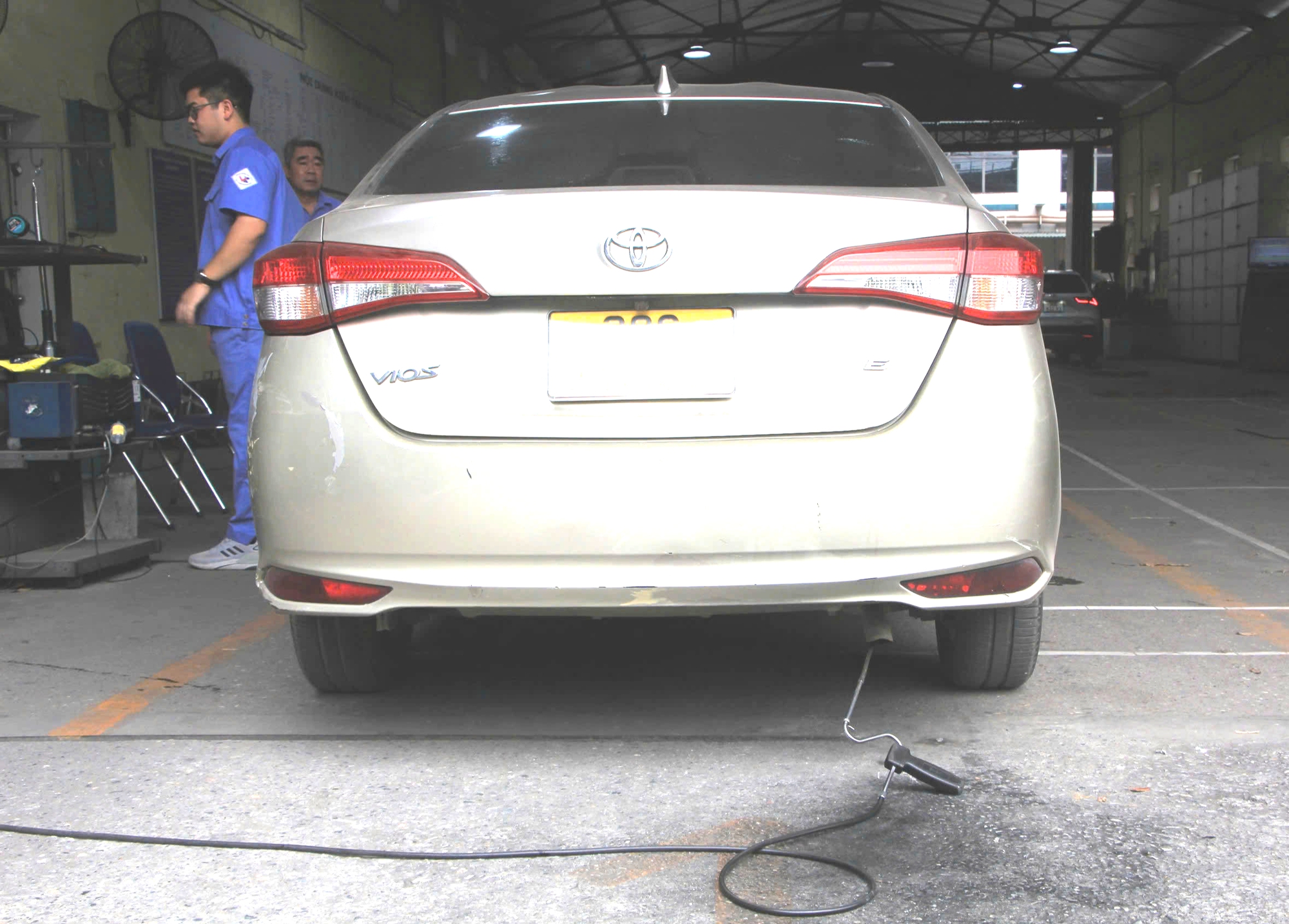 Cục Đăng kiểm n&oacute;i g&igrave; về việc chủ xe phải k&yacute; giấy cam kết kiểm định kh&iacute; thải &ocirc; t&ocirc;?- Ảnh 2.