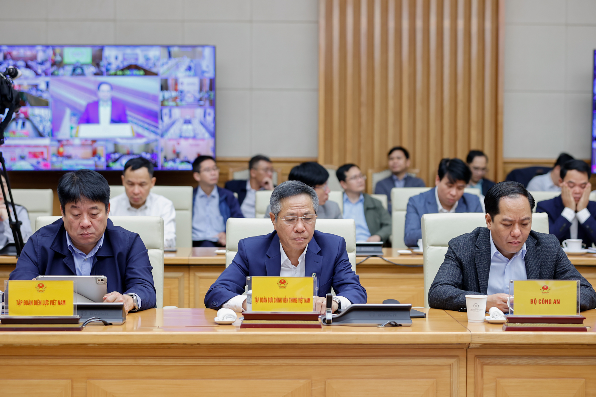 Thủ tướng: Tối ưu h&oacute;a hiệu quả c&aacute;c dự &aacute;n v&agrave; l&agrave;m chủ c&ocirc;ng nghệ đường sắt- Ảnh 3.