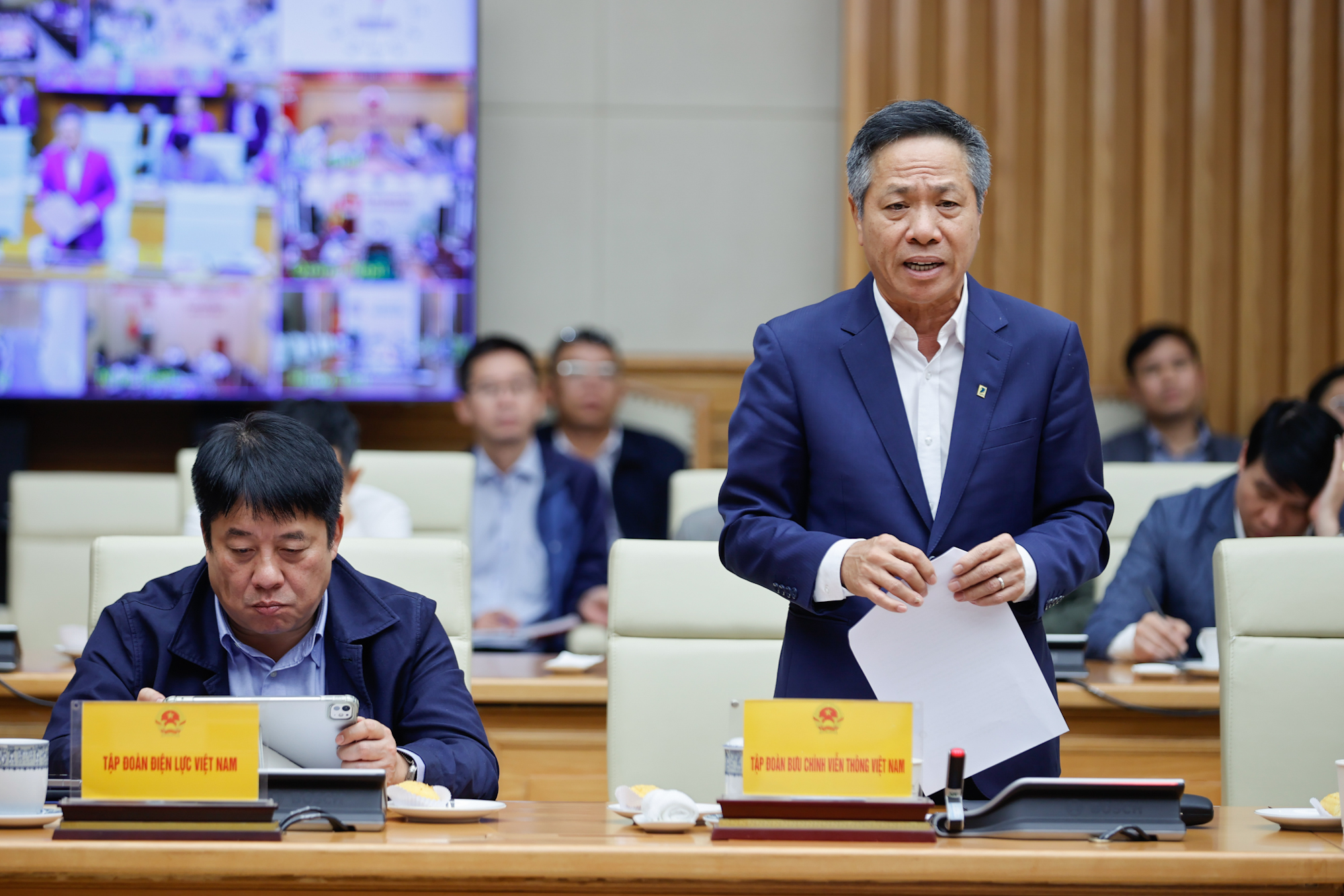 Thủ tướng: Tối ưu h&oacute;a hiệu quả c&aacute;c dự &aacute;n v&agrave; l&agrave;m chủ c&ocirc;ng nghệ đường sắt- Ảnh 11.