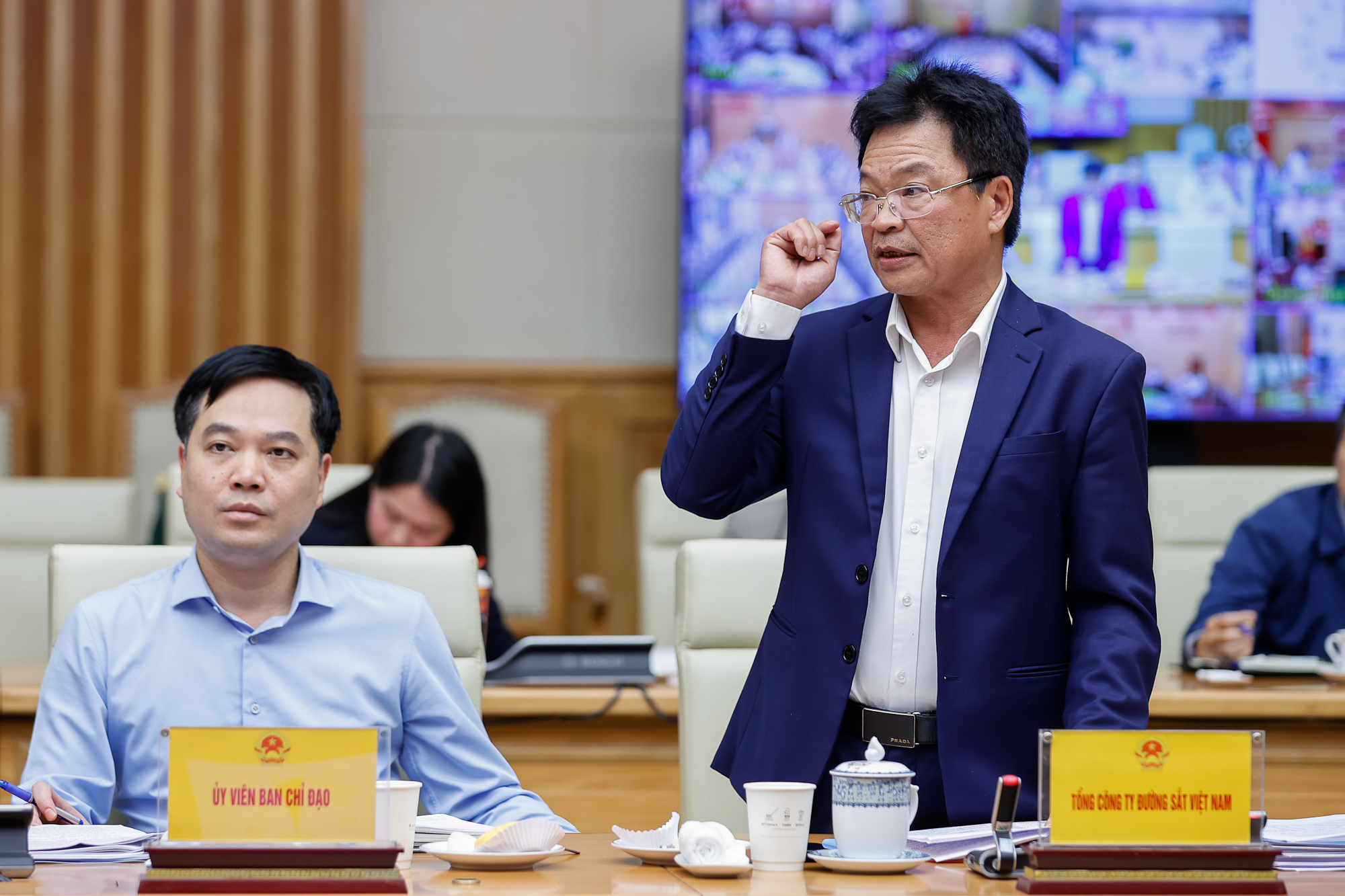 Thủ tướng: Tối ưu h&oacute;a hiệu quả c&aacute;c dự &aacute;n v&agrave; l&agrave;m chủ c&ocirc;ng nghệ đường sắt- Ảnh 13.