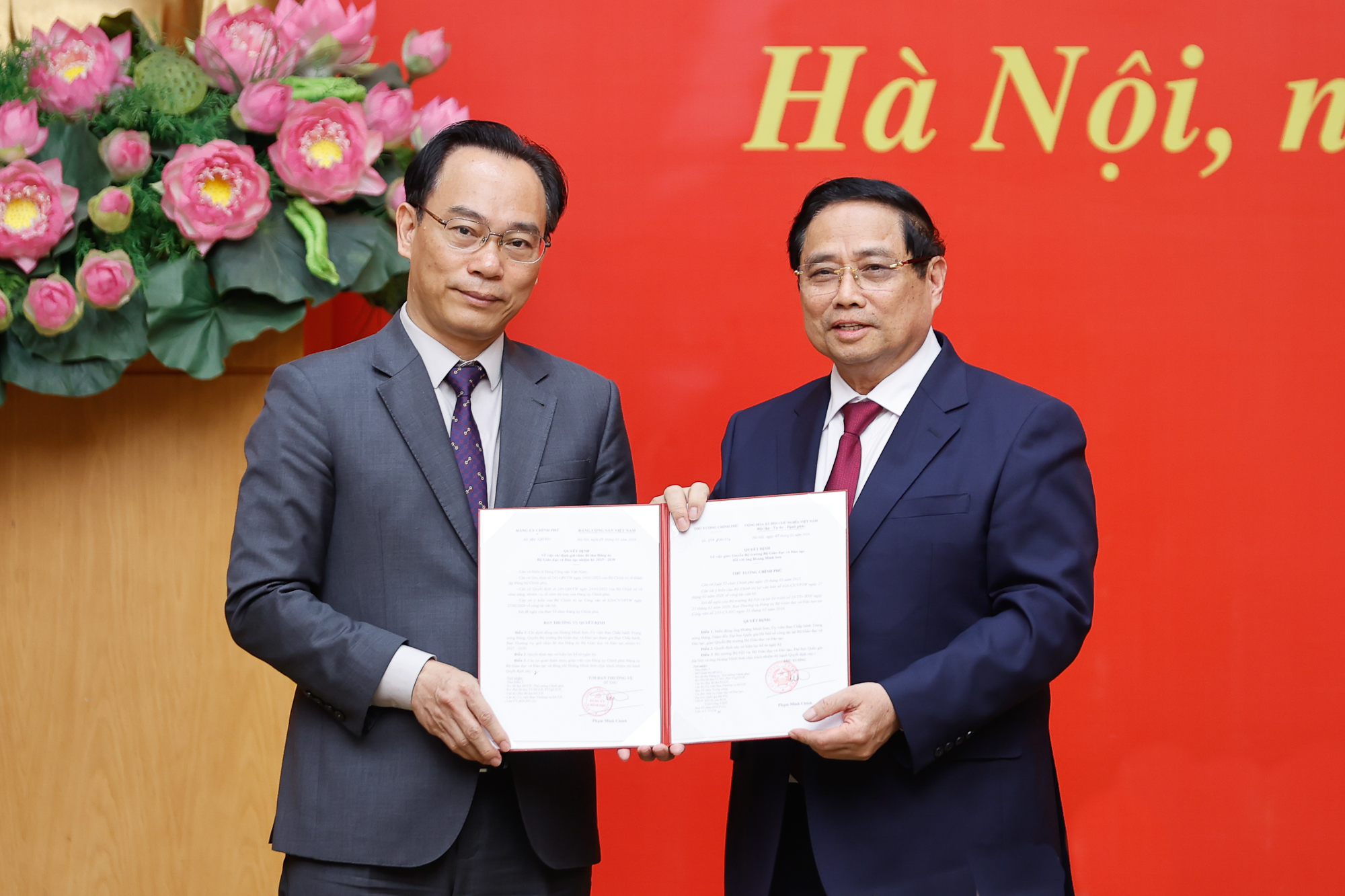 Trao quyết định Phó Bí thư Đảng ủy Chính phủ và bổ nhiệm lãnh đạo 4 bộ, cơ quan ngang Bộ- Ảnh 3. Trao quyết định Phó Bí thư Đảng ủy Chính phủ và bổ nhiệm lãnh đạo 4 bộ, cơ quan ngang Bộ- Ảnh 3.