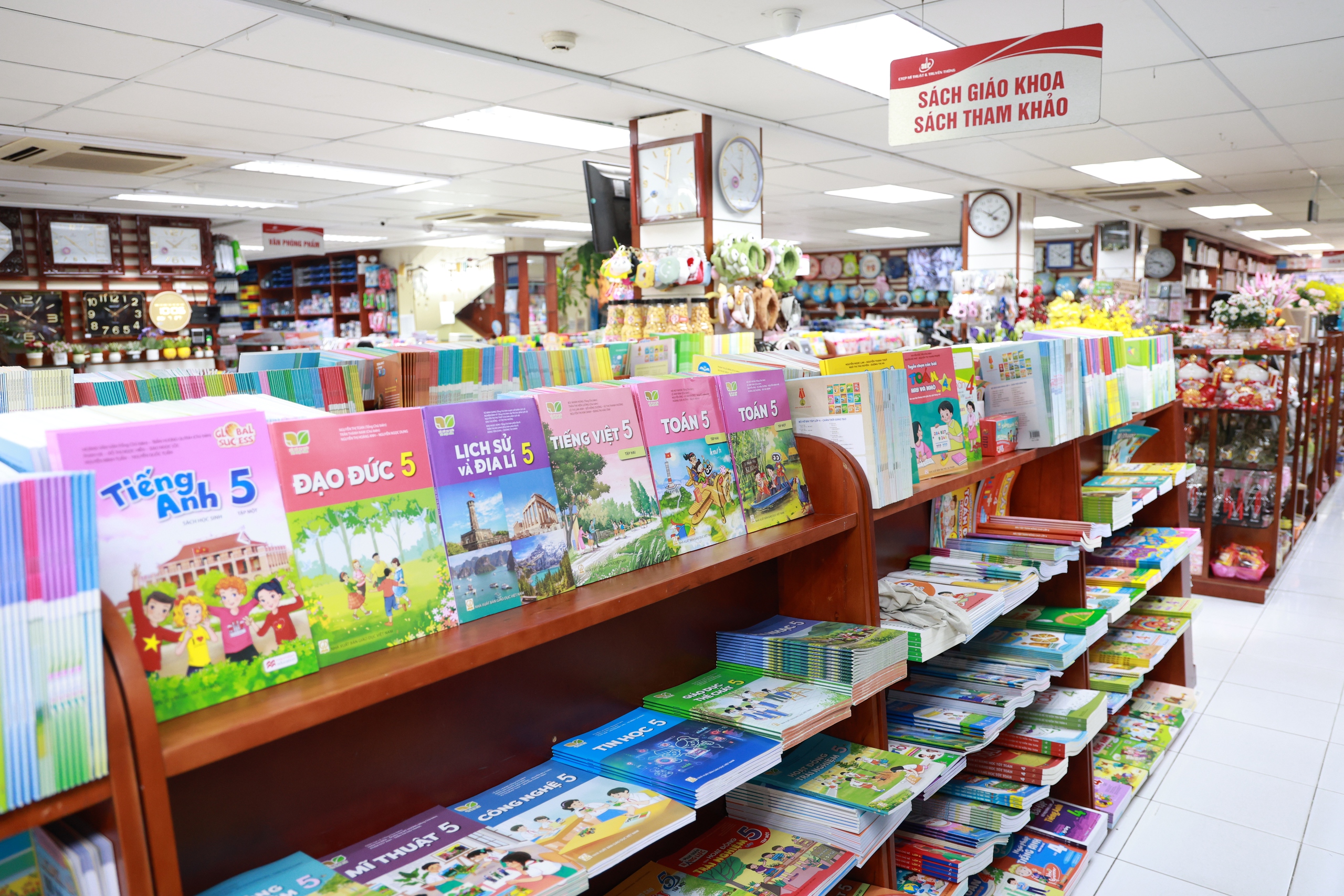 Sách lậu, sách giả và những hệ lụy khó lường- Ảnh 1.