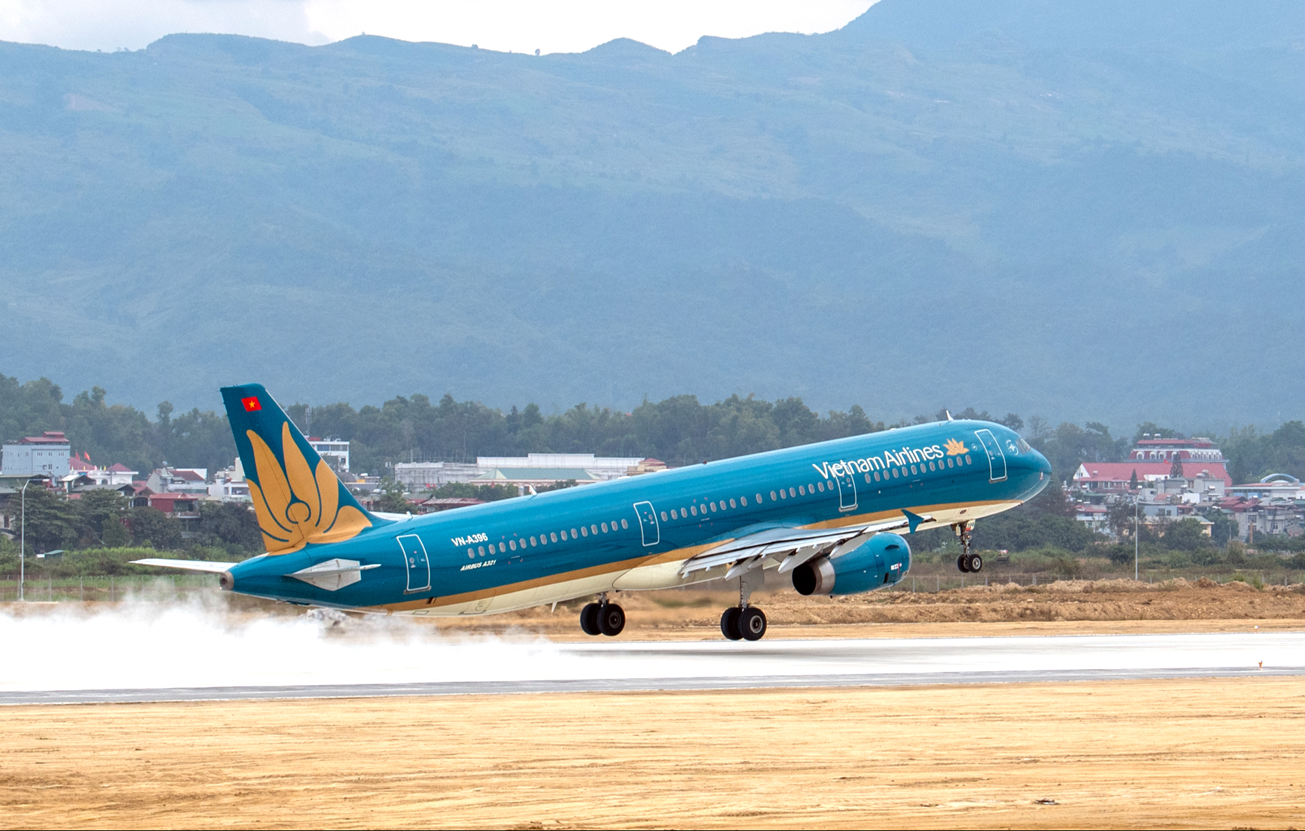 Vietnam Airlines tăng tần suất khai thác trên đường bay Hà Nội - Điện Biên- Ảnh 1. Vietnam Airlines tăng tần suất khai thác trên đường bay Hà Nội - Điện Biên- Ảnh 1.