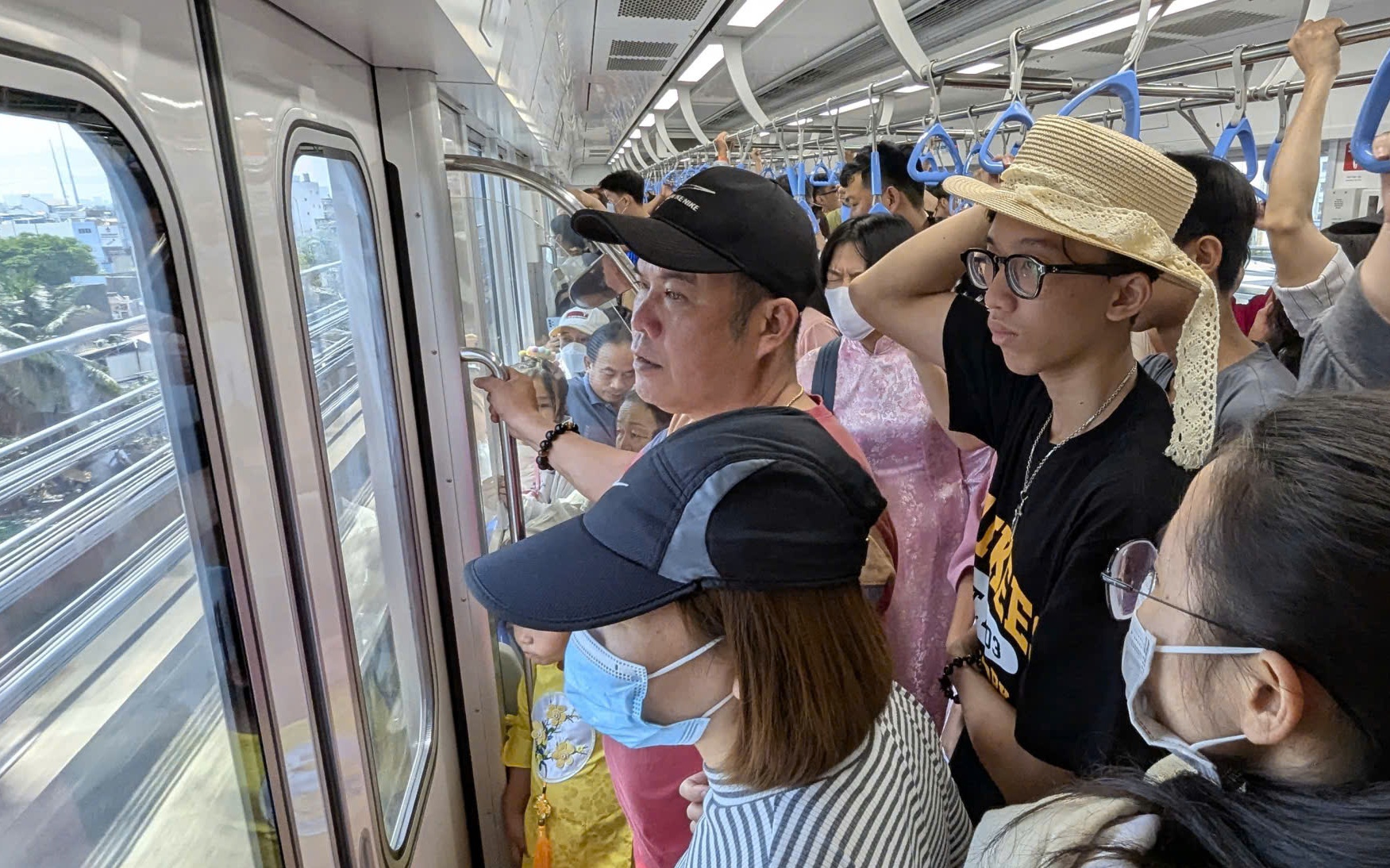 TP.HCM miễn ph&iacute; xe bu&yacute;t v&agrave; metro số 1 trong ng&agrave;y bầu cử