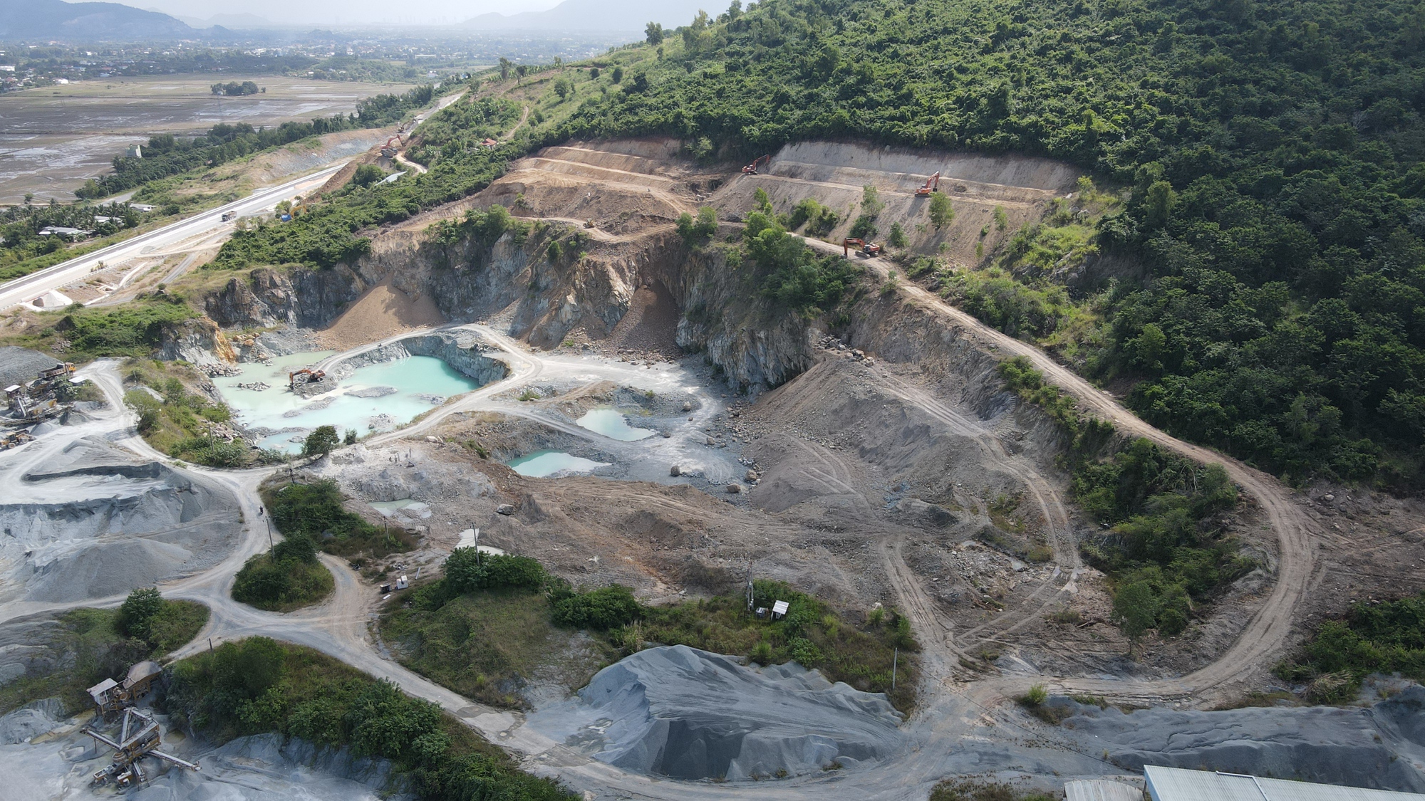 Kh&aacute;nh H&ograve;a y&ecirc;u cầu r&agrave; so&aacute;t chặt, tr&aacute;nh chồng lấn trong quy hoạch kho&aacute;ng sản- Ảnh 1.