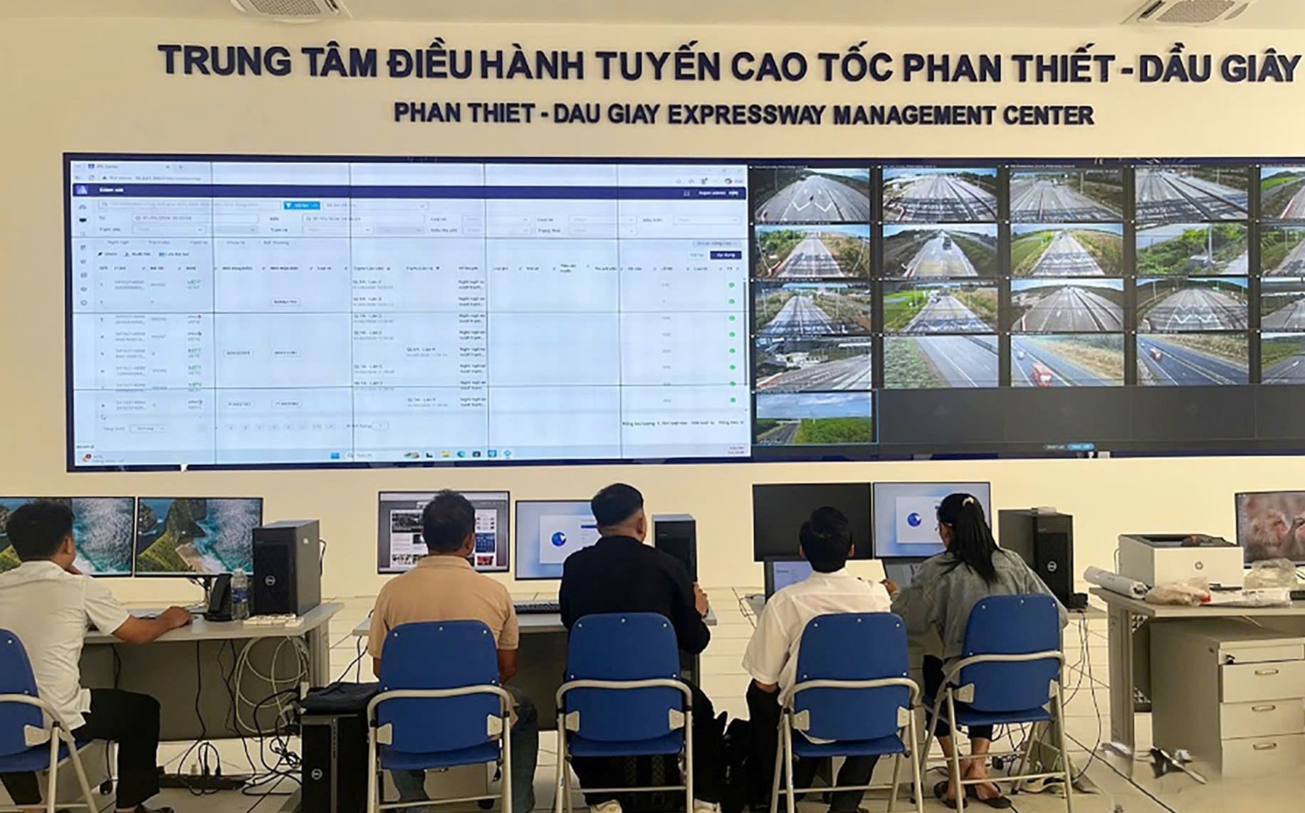 Ng&agrave;y đầu thu ph&iacute; 5 tuyến cao tốc Nh&agrave; nước đầu tư:  Lượng xe c&oacute; giảm?- Ảnh 1.