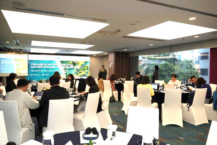 Hội thảo tập huấn kỹ thuật với chủ đề “Ứng dụng mô hình GTAP-InVEST trong quy hoạch không gian và phát triển tích hợp" thu hút sự tham gia của đông đảo các nhà hoạch định chính sách. Hội thảo tập huấn kỹ thuật với chủ đề “Ứng dụng mô hình GTAP-InVEST trong quy hoạch không gian và phát triển tích hợp" thu hút sự tham gia của đông đảo các nhà hoạch định chính sách.