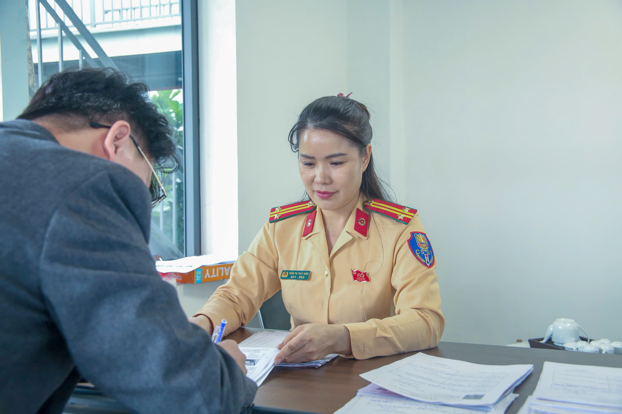 Hà Nội: Gần 2.000 học viên sát hạch lái xe mỗi ngày, nhiều người đỗ ngay lần thi đầu- Ảnh 7. Hà Nội: Gần 2.000 học viên sát hạch lái xe mỗi ngày, nhiều người đỗ ngay lần thi đầu- Ảnh 7.