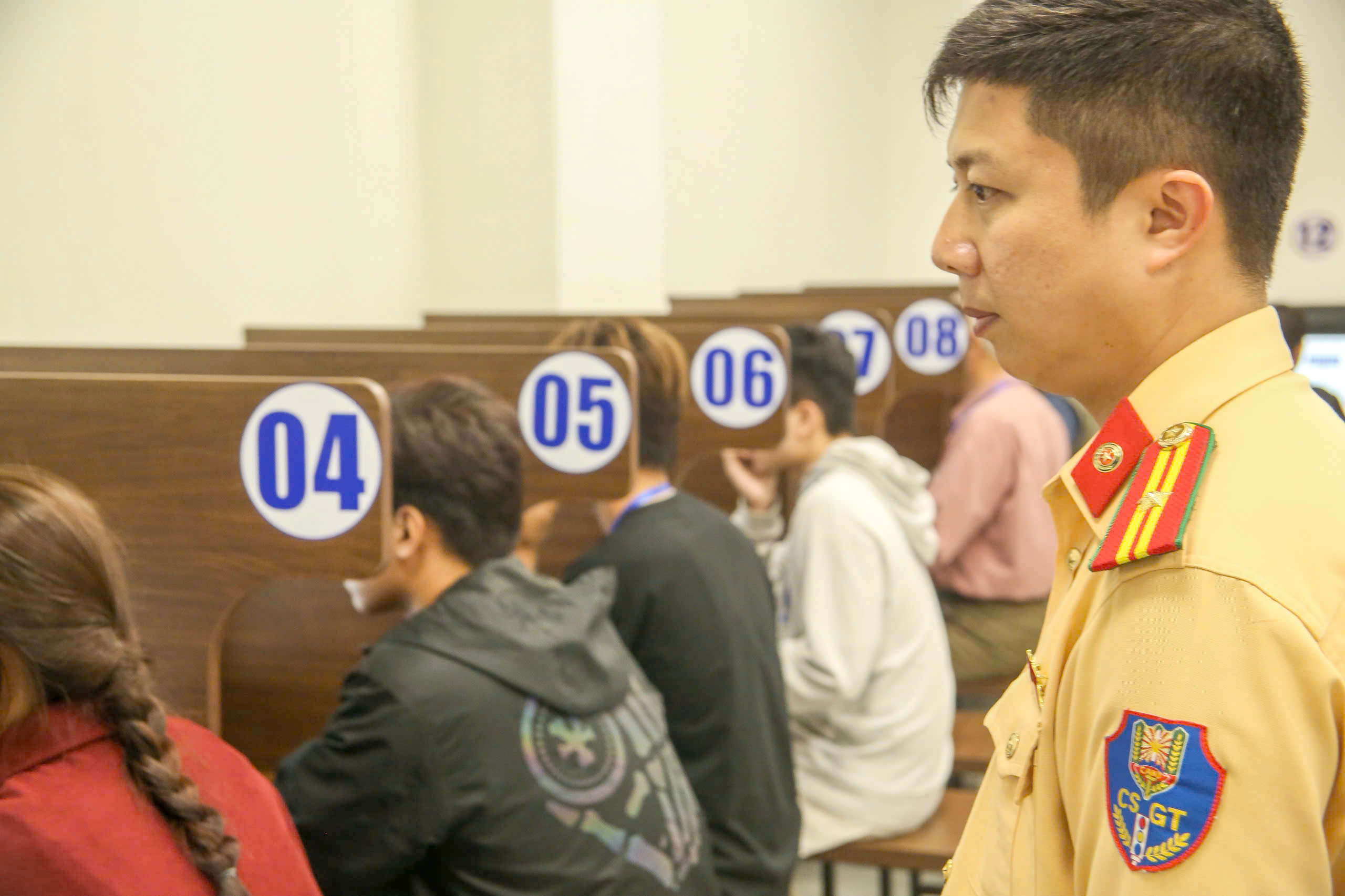 Hà Nội: Gần 2.000 học viên sát hạch lái xe mỗi ngày, nhiều người đỗ ngay lần thi đầu- Ảnh 3. Hà Nội: Gần 2.000 học viên sát hạch lái xe mỗi ngày, nhiều người đỗ ngay lần thi đầu- Ảnh 3.