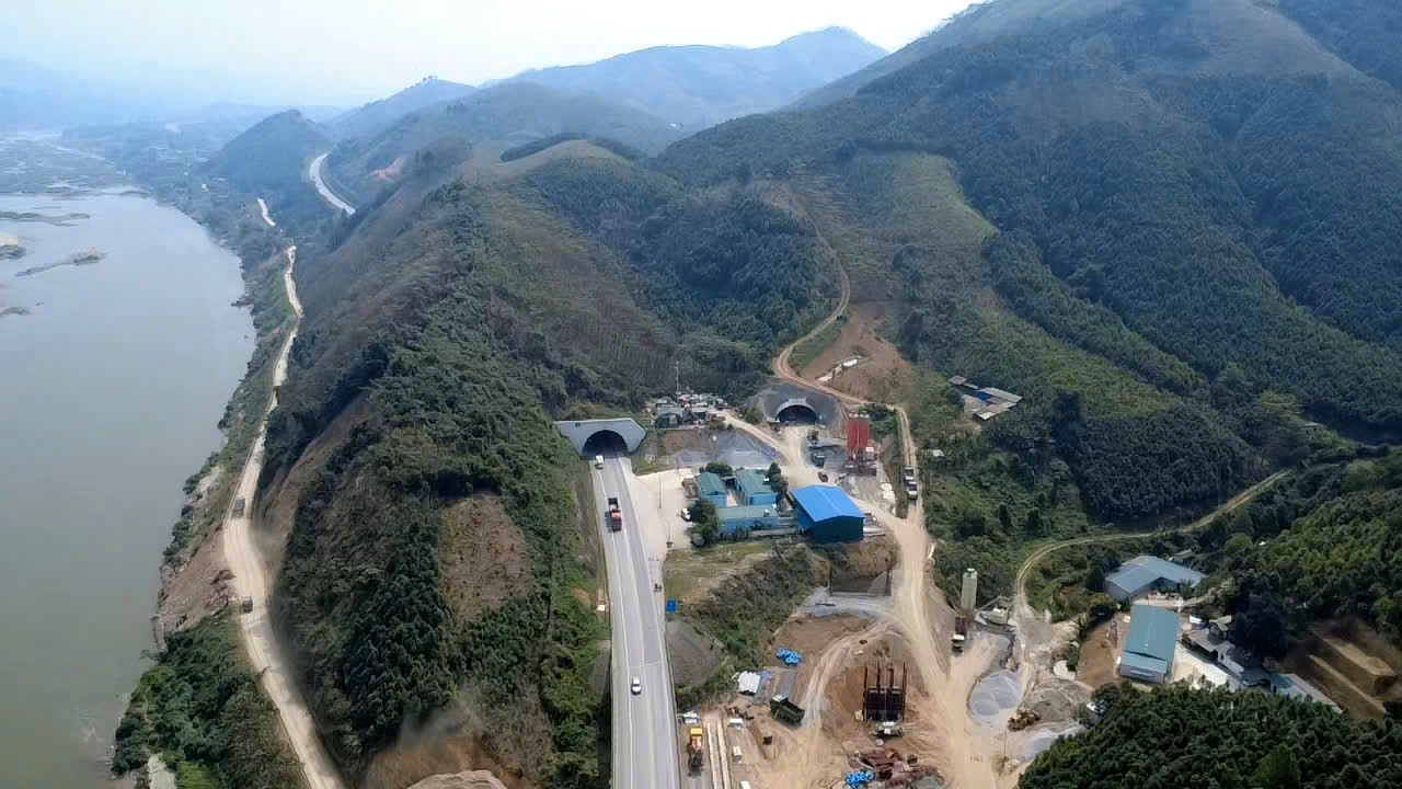 Xuy&ecirc;n đ&ecirc;m đ&agrave;o hầm xuy&ecirc;n n&uacute;i tuyến cao tốc Nội B&agrave;i - L&agrave;o Cai- Ảnh 14.