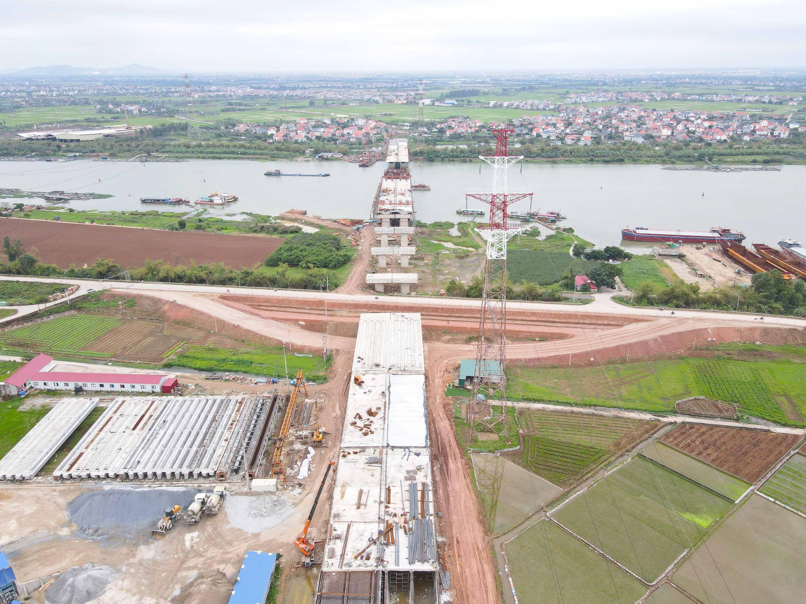 Cầu hơn 2.000 tỷ đồng ở Bắc Ninh tăng tốc thi công về đích- Ảnh 1. Cầu hơn 2.000 tỷ đồng ở Bắc Ninh tăng tốc thi công về đích- Ảnh 1.