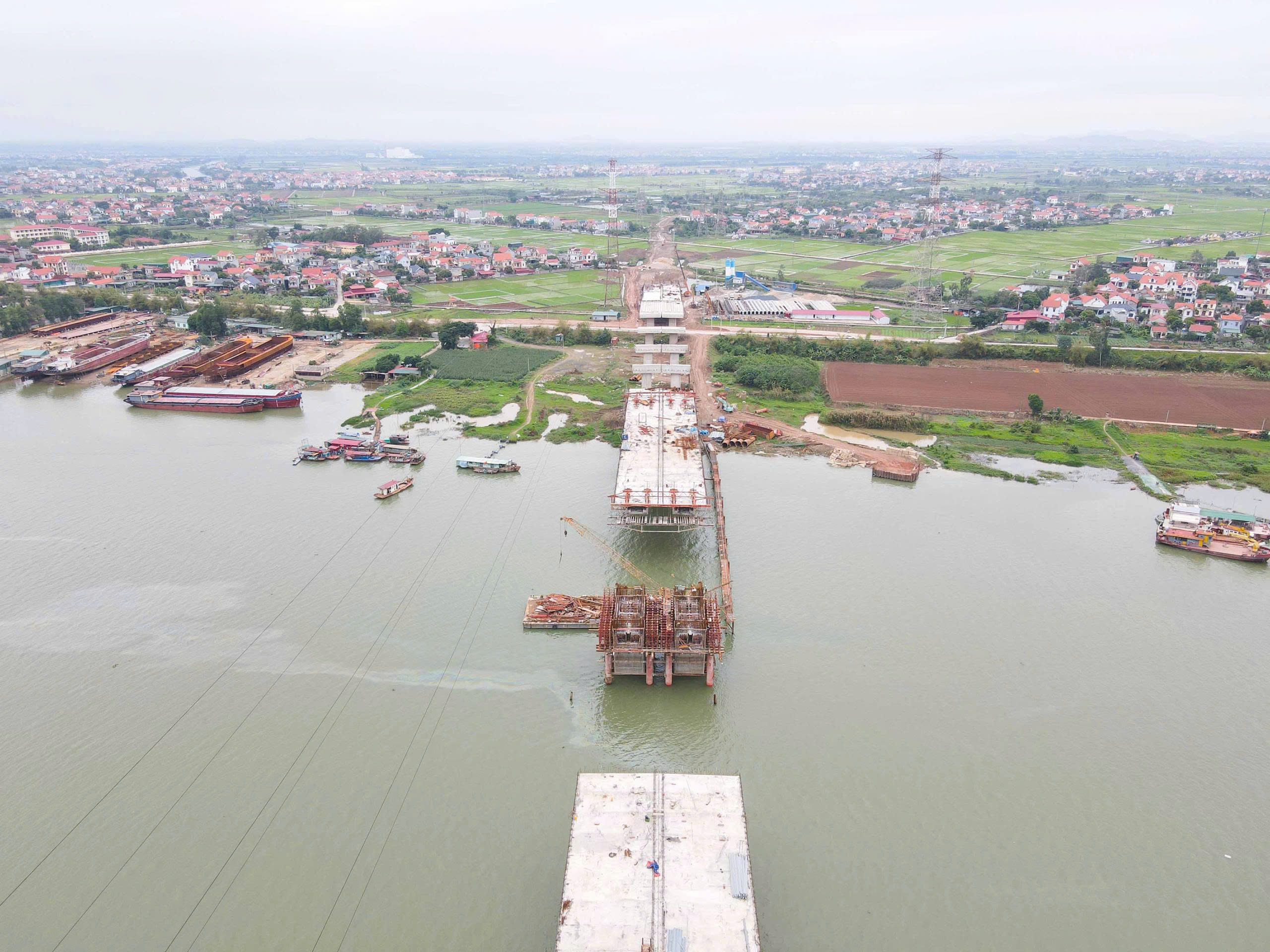 Cầu hơn 2.000 tỷ đồng ở Bắc Ninh tăng tốc thi công về đích- Ảnh 11. Cầu hơn 2.000 tỷ đồng ở Bắc Ninh tăng tốc thi công về đích- Ảnh 11.