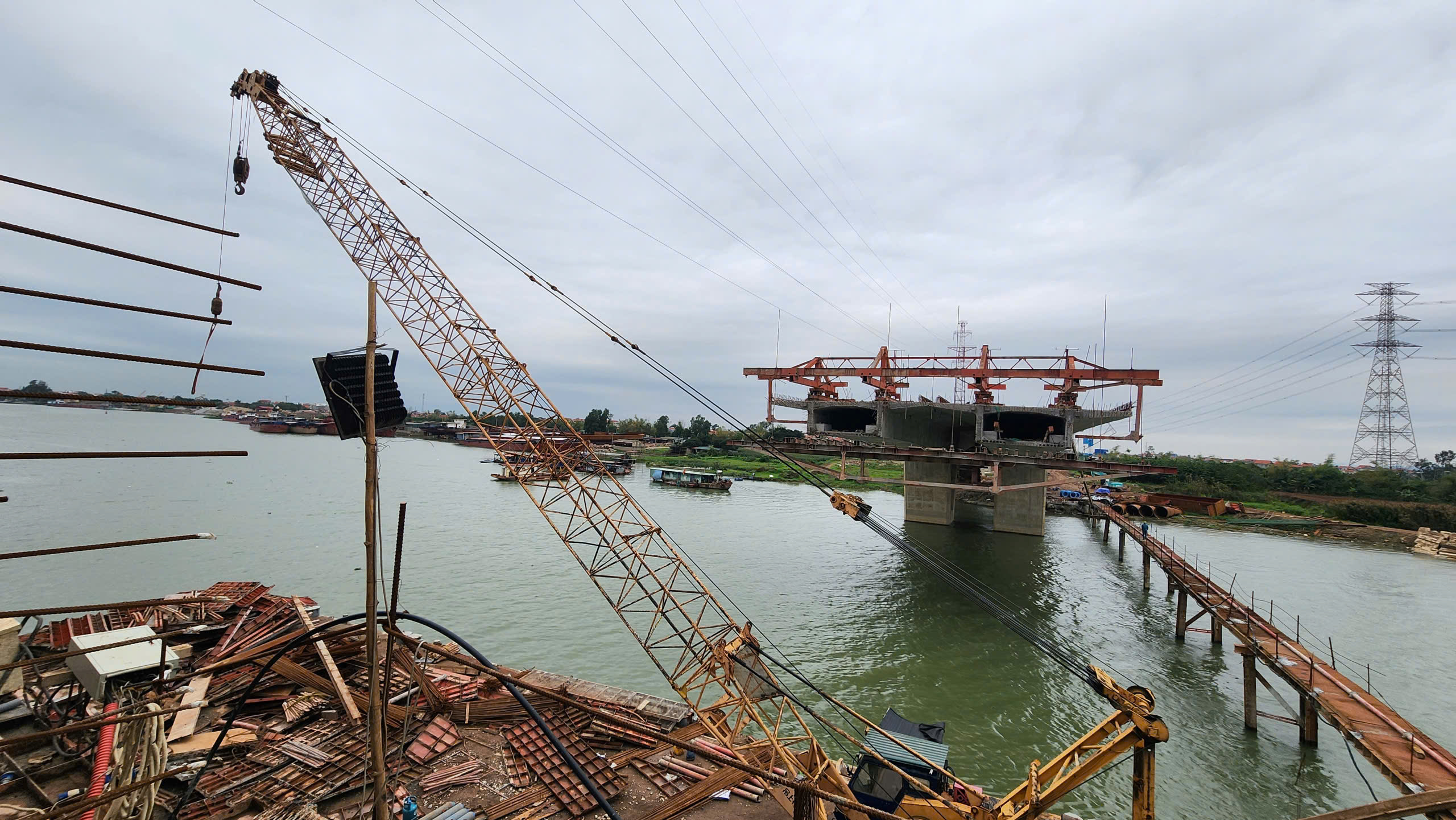 Cầu hơn 2.000 tỷ đồng ở Bắc Ninh tăng tốc thi công về đích- Ảnh 17. Cầu hơn 2.000 tỷ đồng ở Bắc Ninh tăng tốc thi công về đích- Ảnh 17.