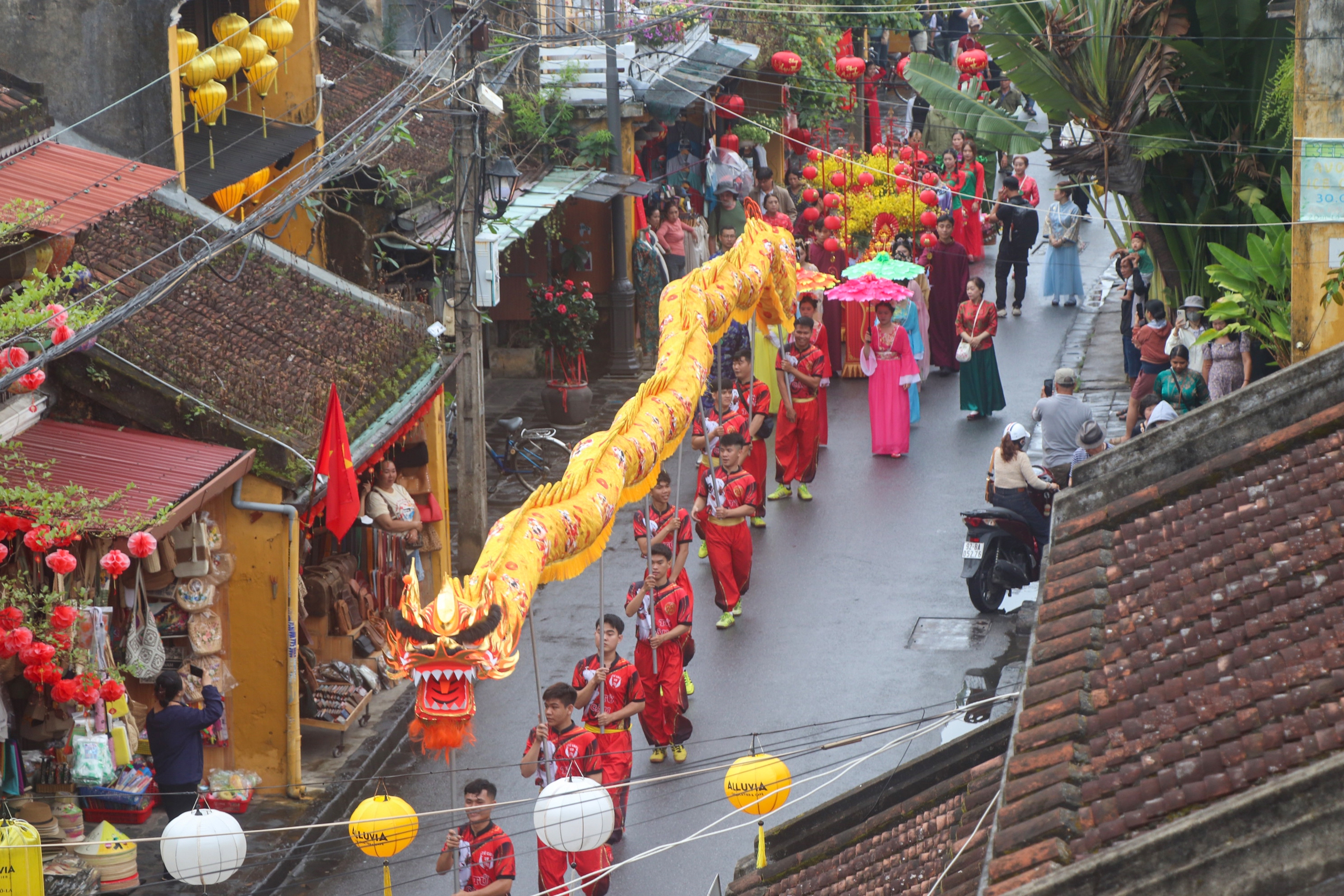 Di sản văn h&oacute;a phi vật thể Tết Nguy&ecirc;n ti&ecirc;u được t&aacute;i hiện tại phố cổ Hội An- Ảnh 5.