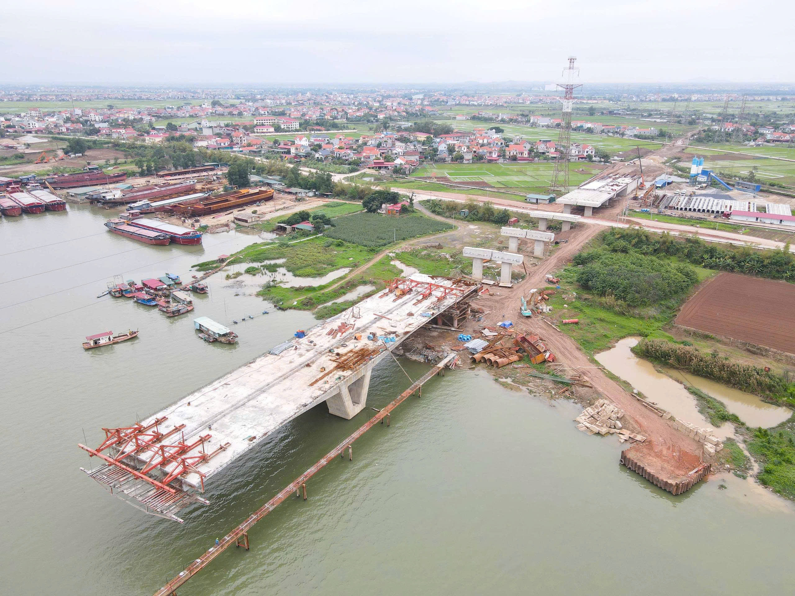Cầu hơn 2.000 tỷ đồng ở Bắc Ninh tăng tốc thi công về đích- Ảnh 25. Cầu hơn 2.000 tỷ đồng ở Bắc Ninh tăng tốc thi công về đích- Ảnh 25.