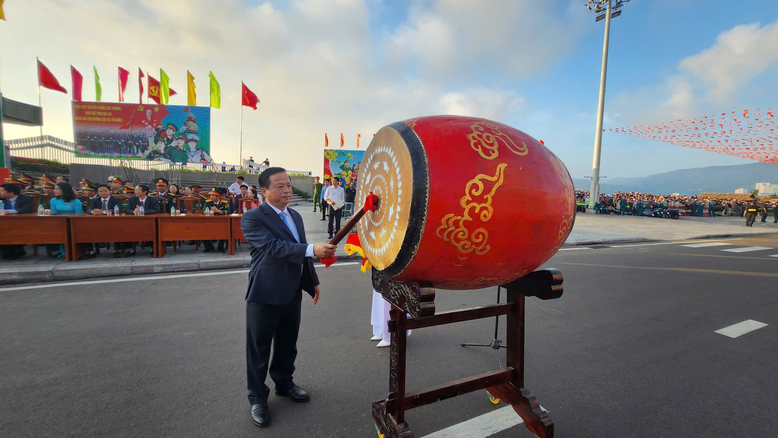 H&agrave;ng ngh&igrave;n thanh ni&ecirc;n miền Trung l&ecirc;n đường nhập ngũ- Ảnh 8.