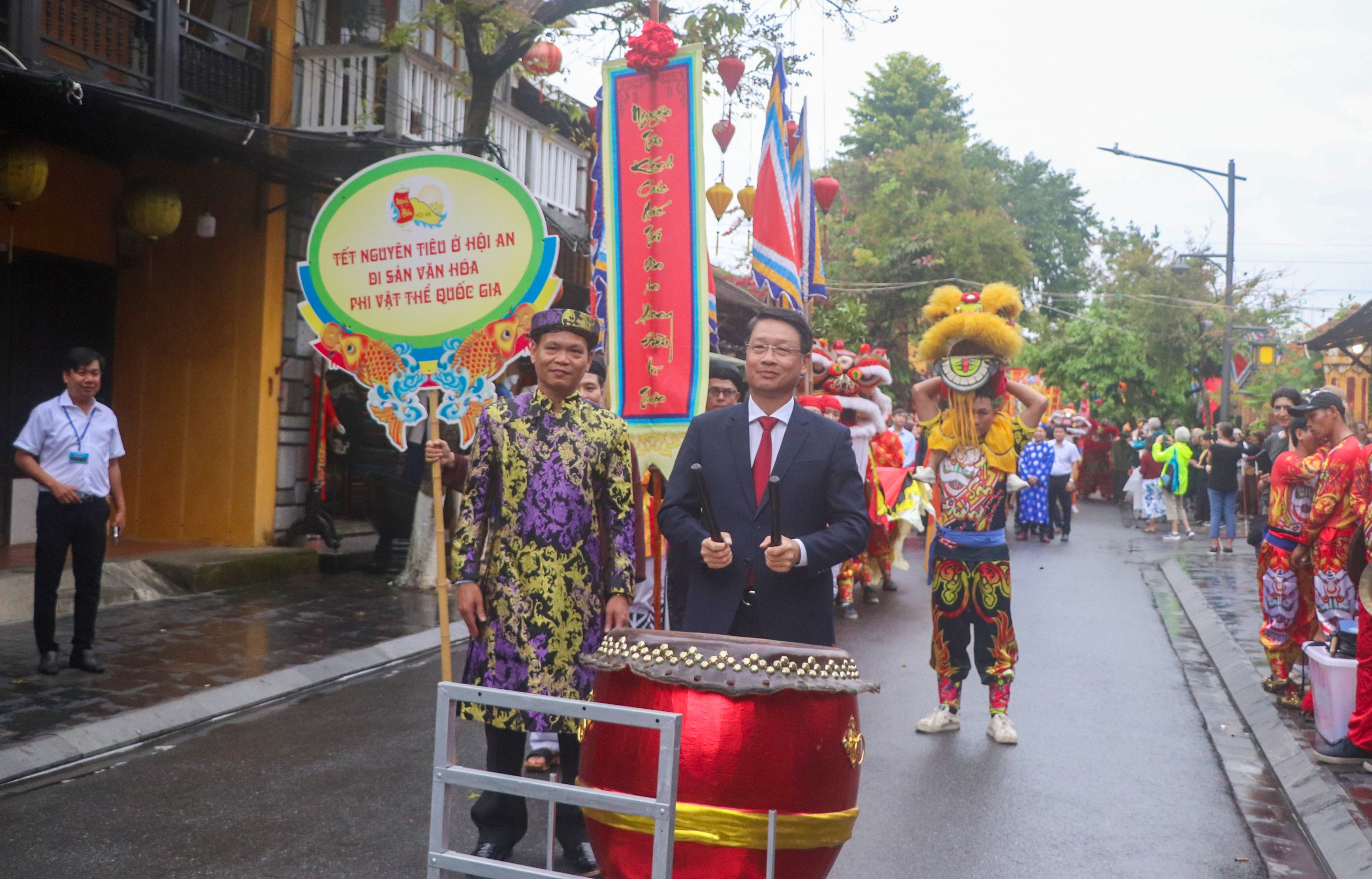 Di sản văn h&oacute;a phi vật thể Tết Nguy&ecirc;n ti&ecirc;u được t&aacute;i hiện tại phố cổ Hội An- Ảnh 4.