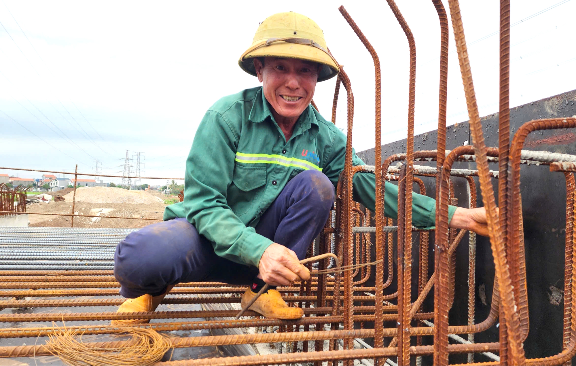 Cầu hơn 2.000 tỷ đồng ở Bắc Ninh tăng tốc thi công về đích- Ảnh 5. Cầu hơn 2.000 tỷ đồng ở Bắc Ninh tăng tốc thi công về đích- Ảnh 5.