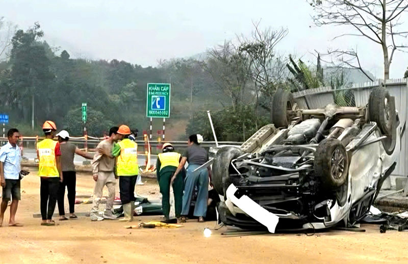 Hiện trường vụ tai nạn khiến 1 người tử vong. Hiện trường vụ tai nạn khiến 1 người tử vong.