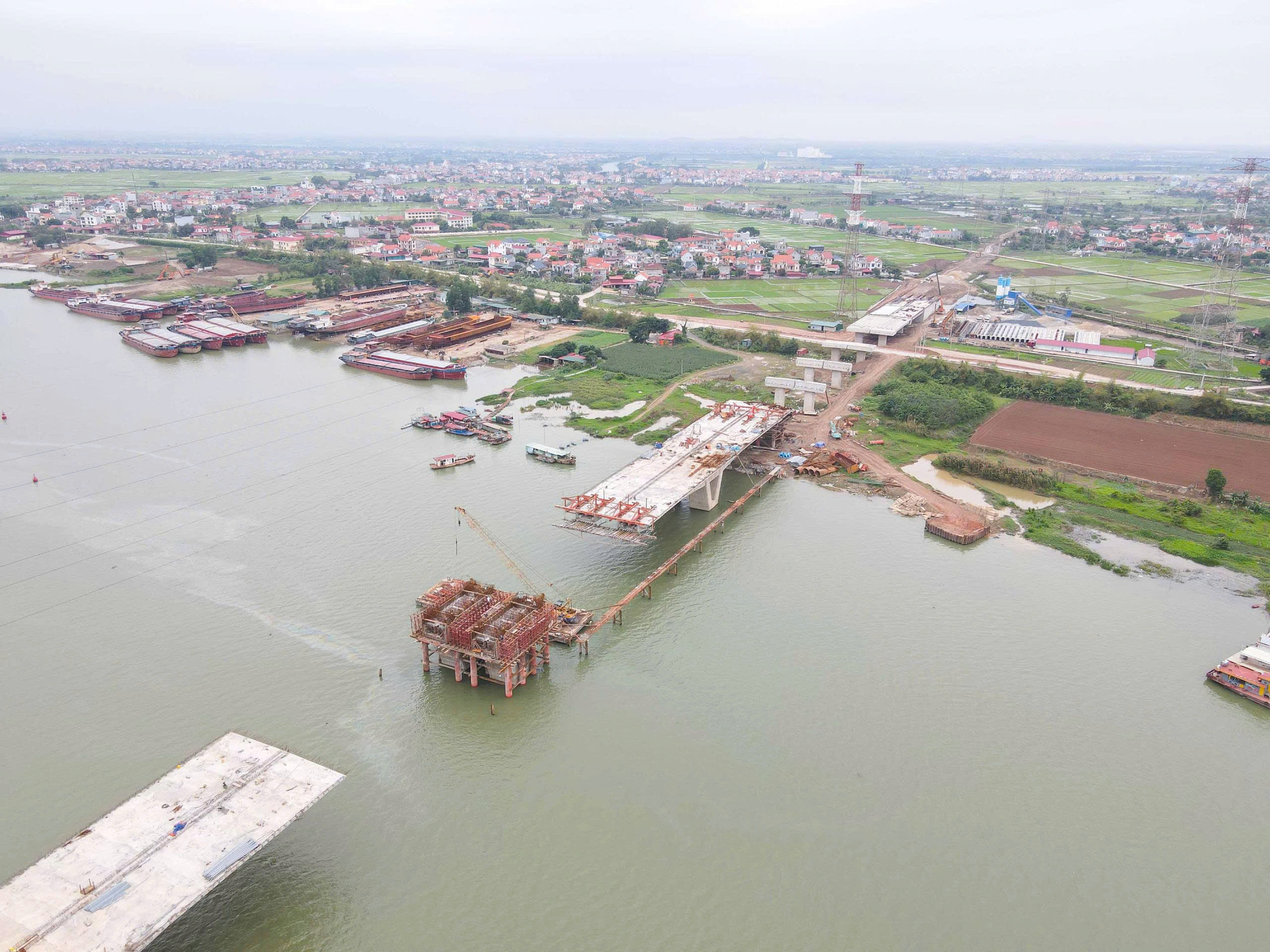 Cầu hơn 2.000 tỷ đồng ở Bắc Ninh tăng tốc thi công về đích- Ảnh 23. Cầu hơn 2.000 tỷ đồng ở Bắc Ninh tăng tốc thi công về đích- Ảnh 23.