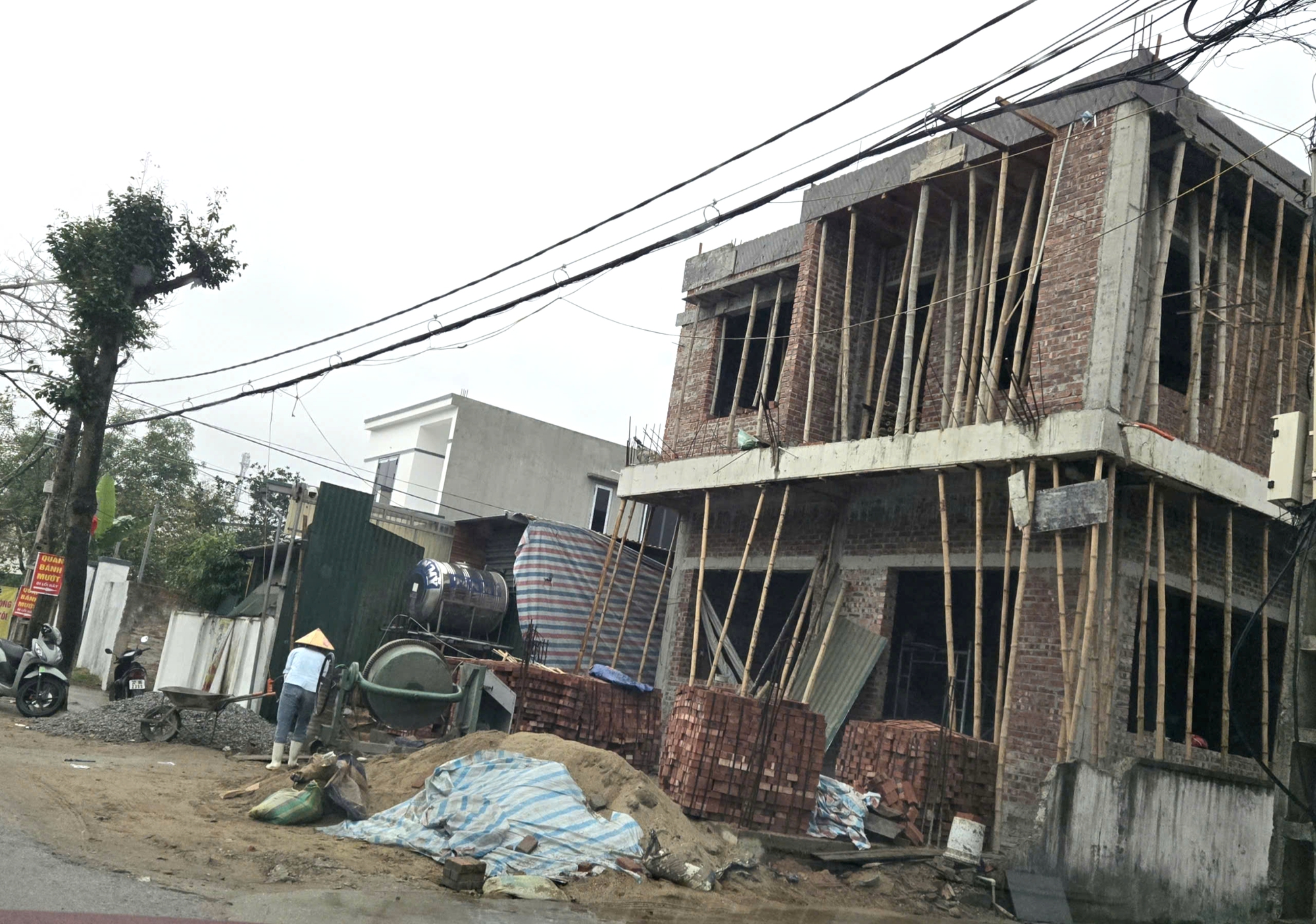 Nghệ An: Thiếu thợ x&acirc;y dựng, nhiều c&ocirc;ng tr&igrave;nh nh&agrave; ở phải thi c&ocirc;ng cầm chừng- Ảnh 2.