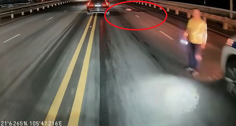 Hiện trường vụ tai nạn - Ảnh cắt từ clip. Hiện trường vụ tai nạn - Ảnh cắt từ clip.