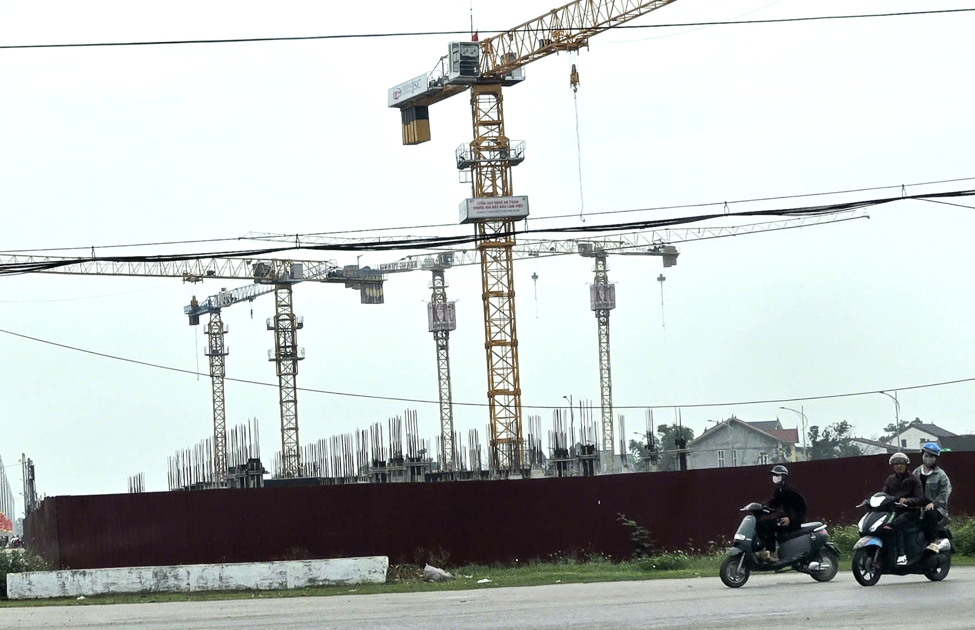 Nghệ An: Thiếu thợ x&acirc;y dựng, nhiều c&ocirc;ng tr&igrave;nh nh&agrave; ở phải thi c&ocirc;ng cầm chừng- Ảnh 5.